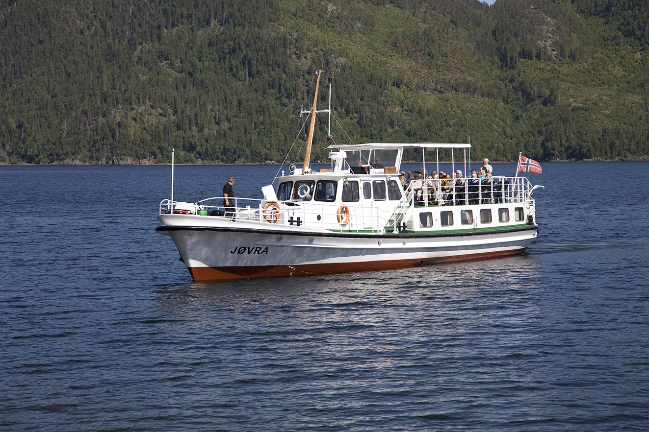 MS Jøvra. Med sine 72 fot er det den største båten som har gått på Selbusjøen. Fartøyet er sertifisert til å ta 50 passasjerer. Foto: Selbusjøen Båtcruise