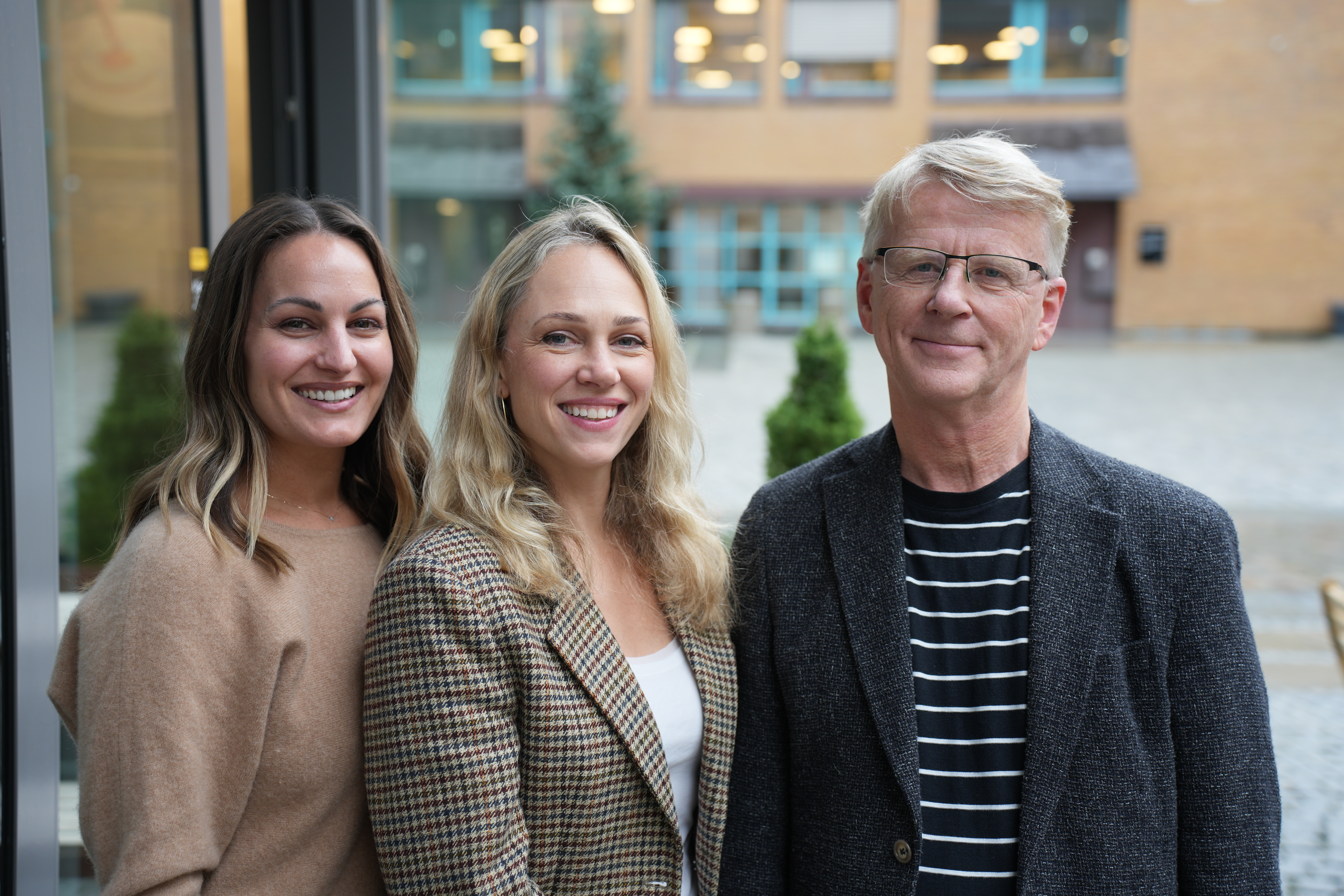 Fra venstre: McKenna Starck og Jaya Thomlison i Work In Trondheim, og Bård Eidet i Trondheimsregionen. Foto: Kenneth Stoltz