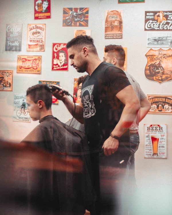 barbershop-2605079_1920.jpg