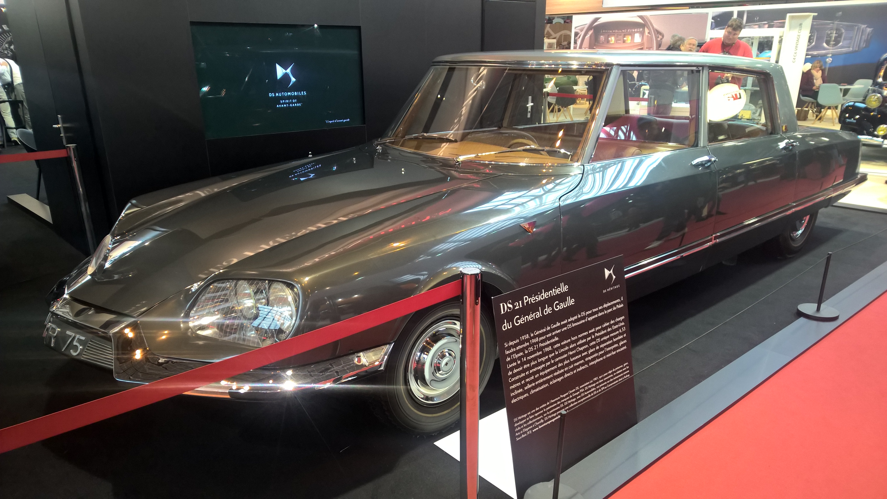 Episk og majestetisk Citroën DS21 Presidentielle. Bygget i 1968 til president Charles de Gaulle, med en totallengde på 6,53 meter, og utrustet med alt det utstyr man kunne få den gang, inkludert intern-telefon og mini-bar.