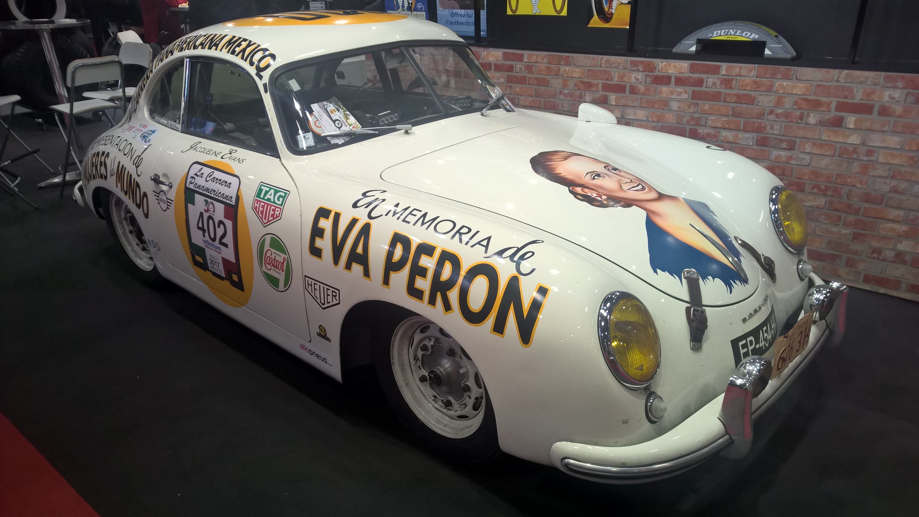 Porsche 356 er alltid kult, og i hvert fall en som har deltatt i historisk racing, med Carrera-Panamericana stuk med Eva Peron på panseret. Kulhetsfaktor: 10/10.
