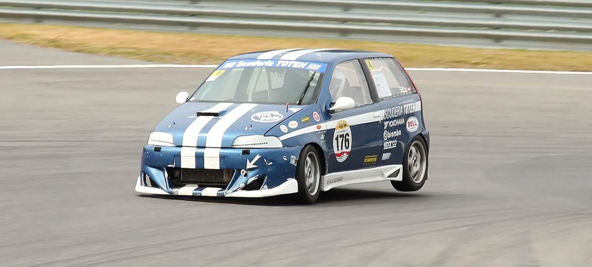 Arve Vassbotn i fint driv med sin Corsa Italianabil!