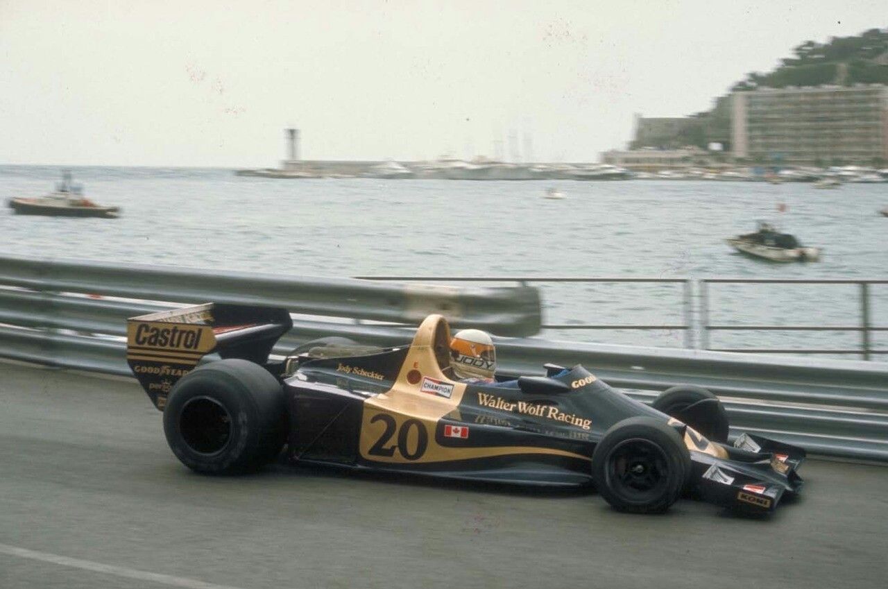 Jody Scheckter på vei til seier i Monaco GP 1977 i sin Wolf WR1. 