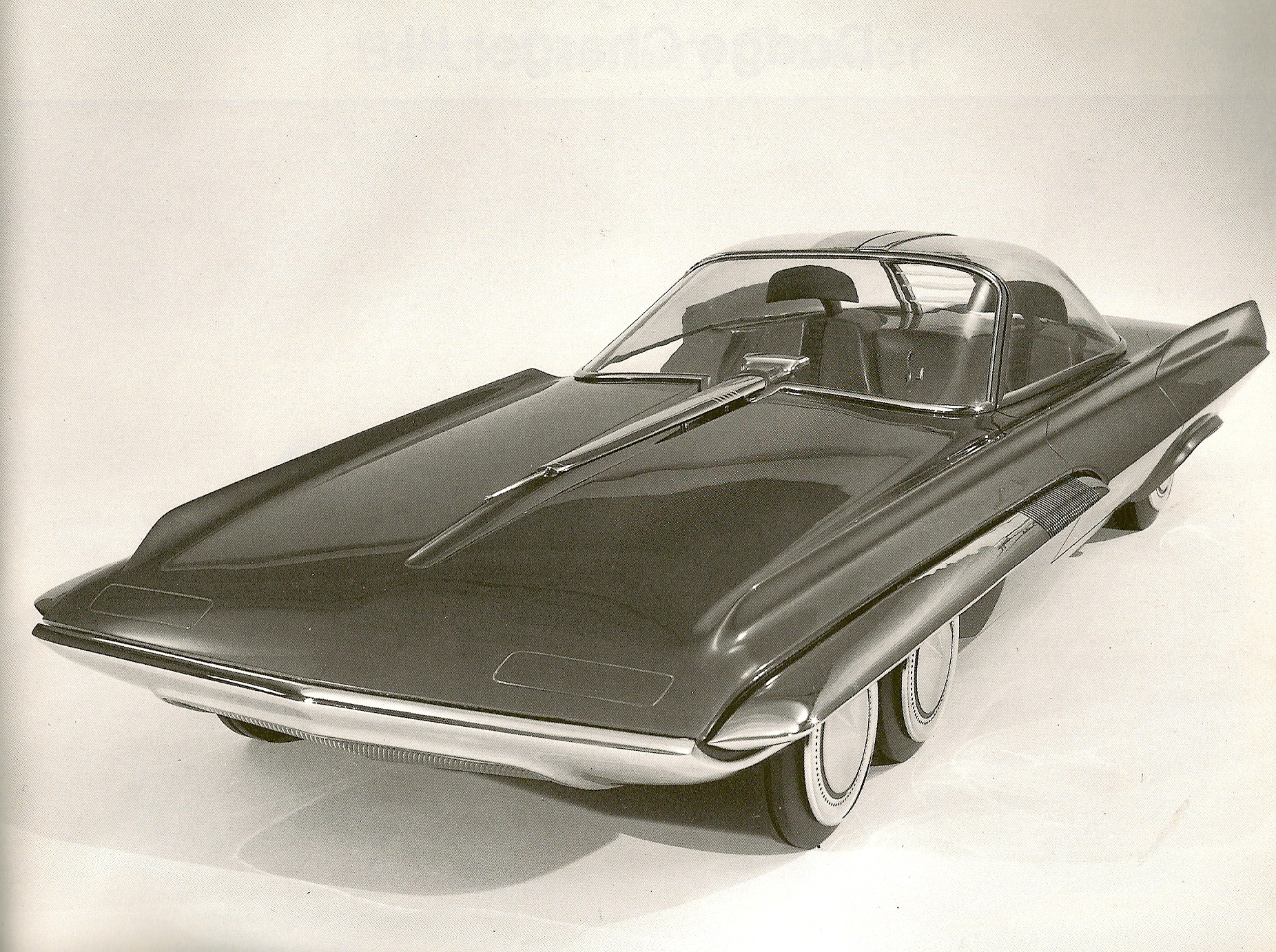 Som alle biljournalister vet: Det er alltids noen andre som har vært først. Her er konseptbilen Ford Seattle-ite XXI fra1962 med fire framhjul og to bakhjul.