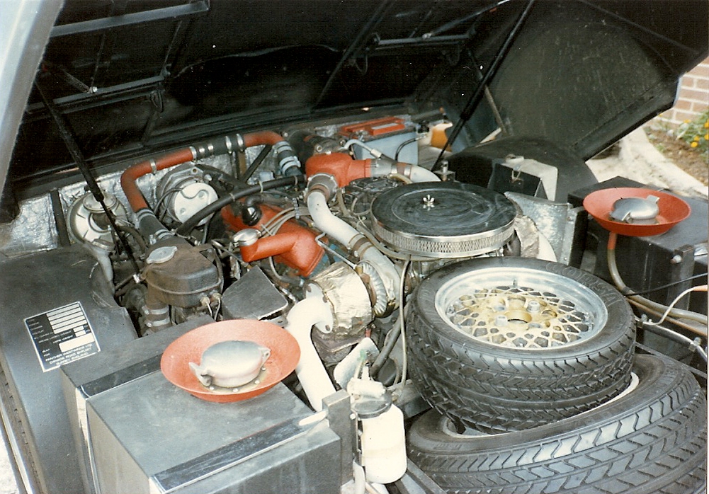 Motorrommet på den første Panther Six. Det var rimelig tettpakket. Foto: Terry Borton