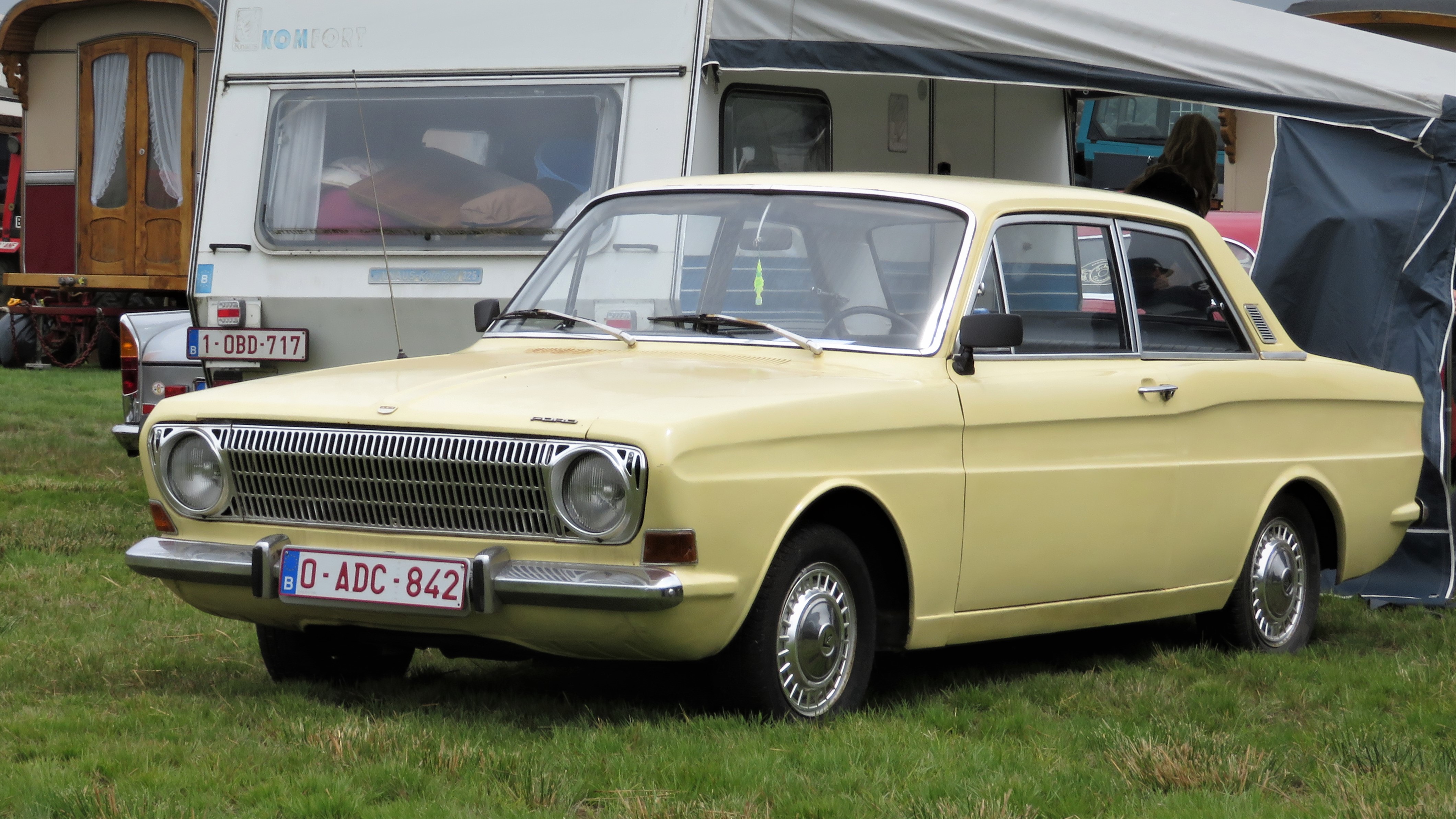 12M og 15M i perioden 1966 til 1970. Man kan lett se forskjellen på de to modellene, da 12M har runde lykter og en annen grill, mens 15M hadde firkantede lykter.