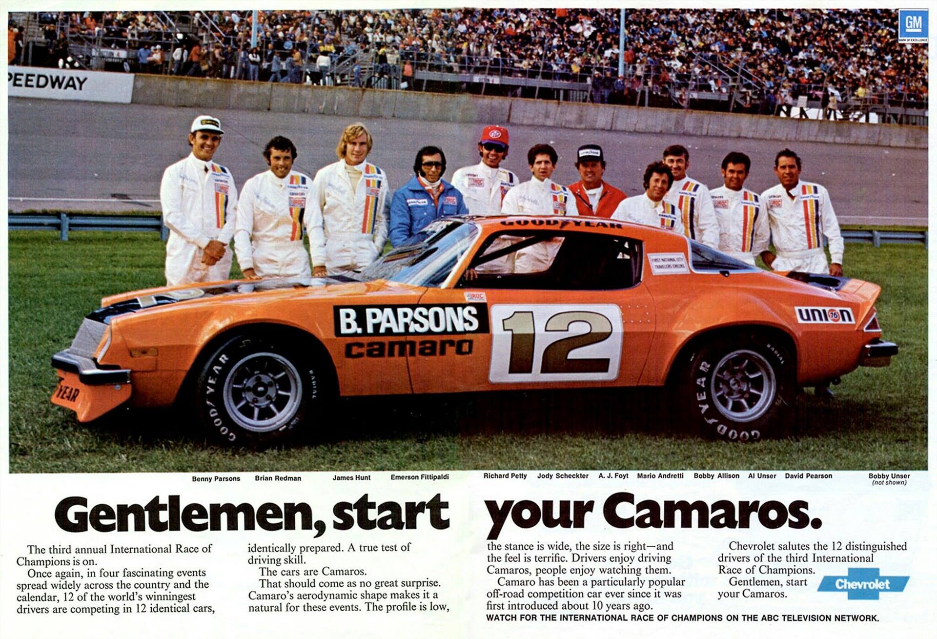 Her ser vi de 12 førerne (minus Bobby Unser) som kjempet mot hverandre i identiske Camaroer i IROC-serien i 1976. Blant toppførere som Emerson Fittipaldi, Richard Petty, Jody Scheckter, Al Unser, James Hunt, David Pearson og Mario Andretti, så ble A.J. Foyt stående igjen som mester. Foto: Goodyear