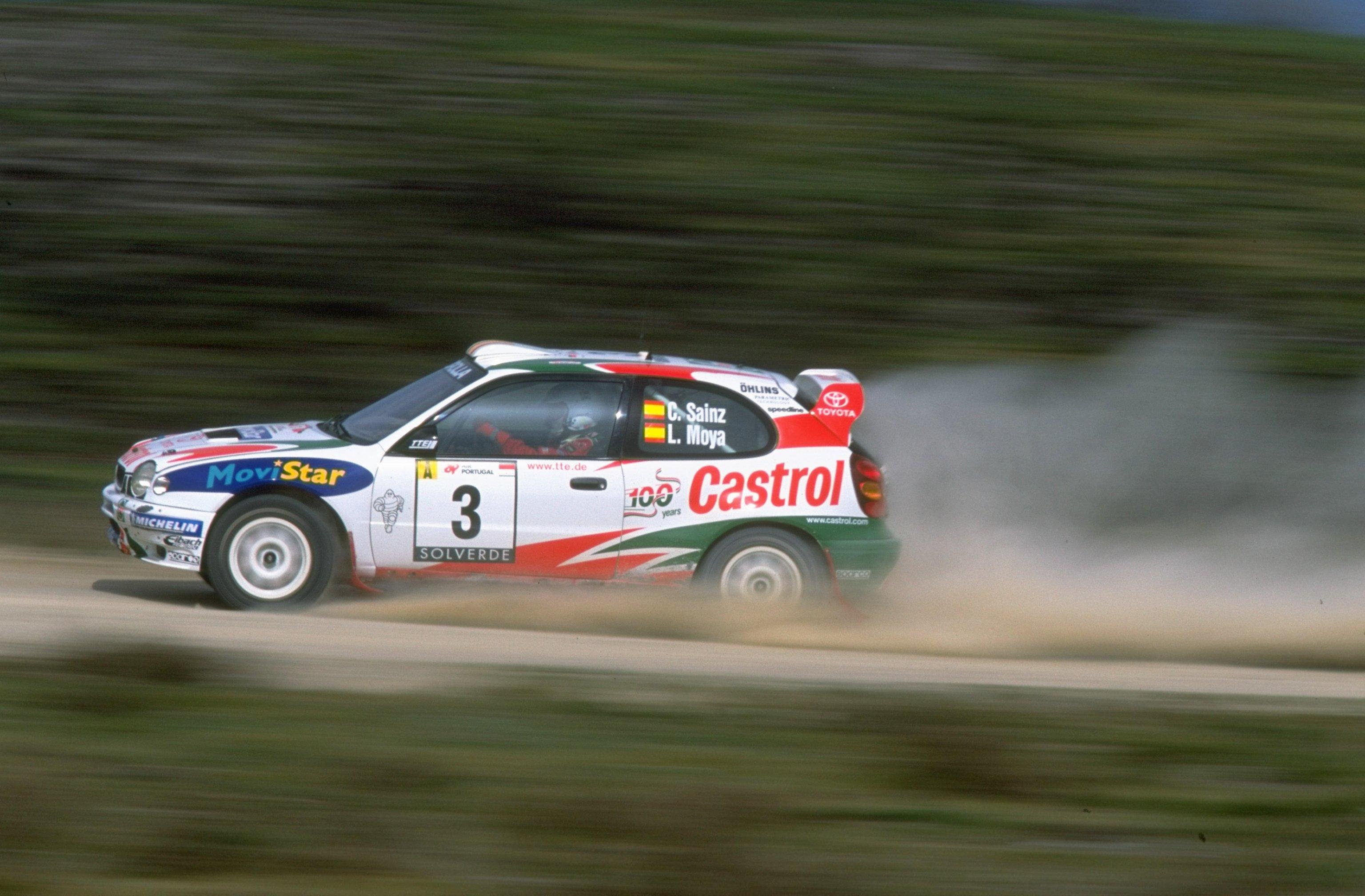 Carlos Sainz var 300 meter unna VM-tittelen i 1998. Det var tidenes kanskje uheldigste avslutning på en motorsportsesong for en tittelkandidat.