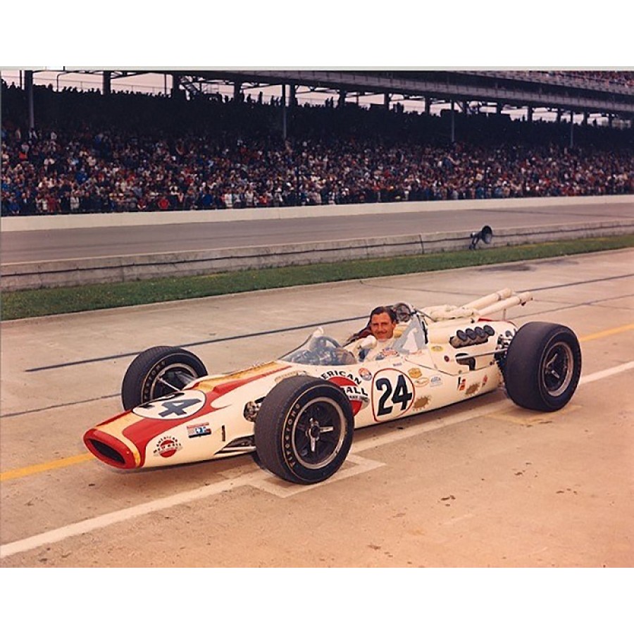 Hill vant Indy 500 på første forsøk i 1966, selv om Jim Clarks team ikke var enige om resultatet.
