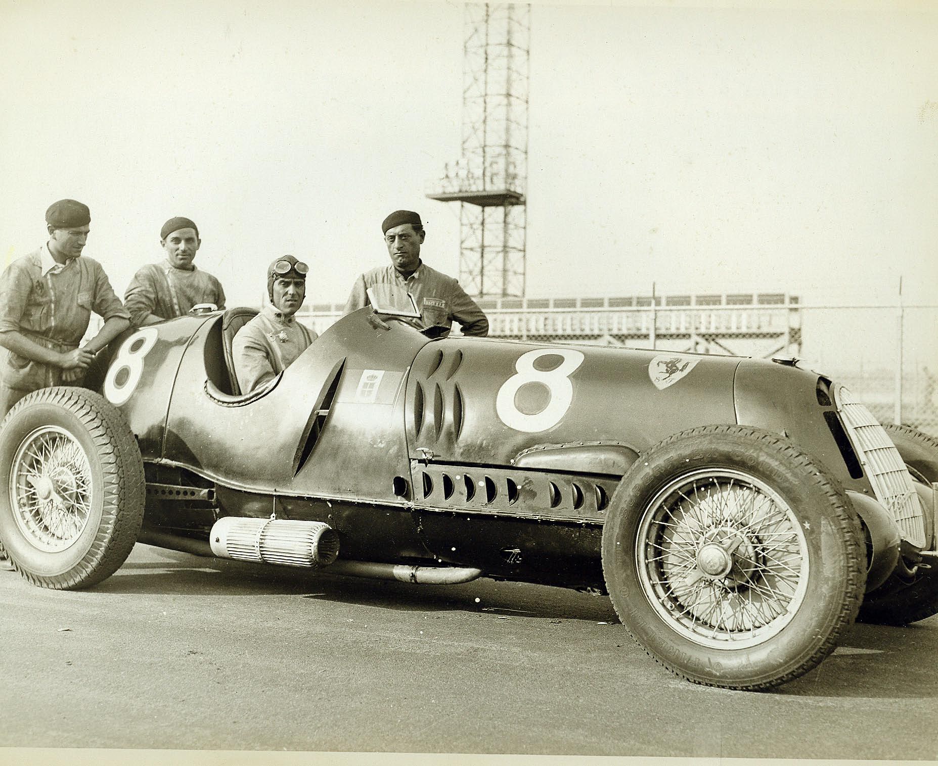 Nuvolari ga amerikanerne en kjøreleksjon av de sjeldne, da han knuste resten av feltet i Vanderbilt Cup i 1936 på Roosevelt Raceway i sin Scuderia Ferrari Alfa Romeo 12C-36.