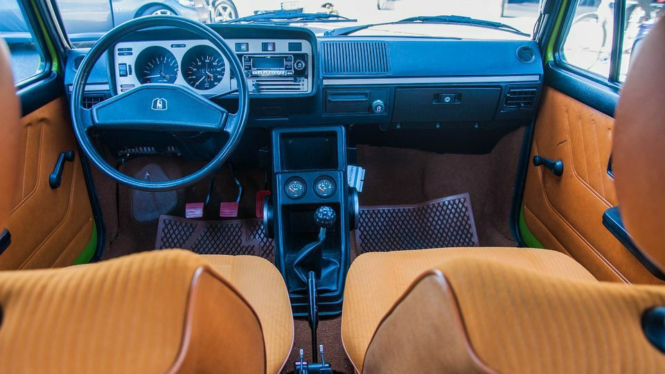 Herlig retro-stil finner du også på interiøret, som i tillegg er i svært god stand.