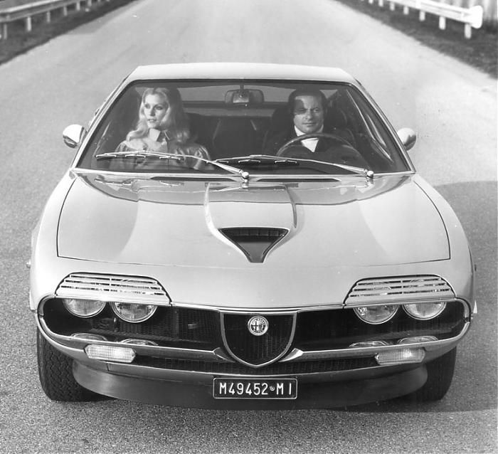 Alfa Romeo Montreal