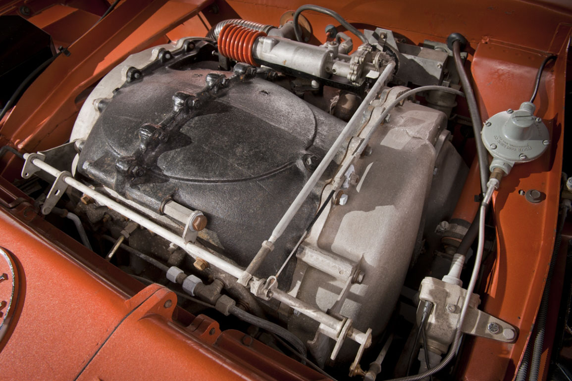 En jetmotor under panseret på en vanlig personbil? Det høres vilt ut, men i 1963 gjorde Chrysler det til en realitet. 