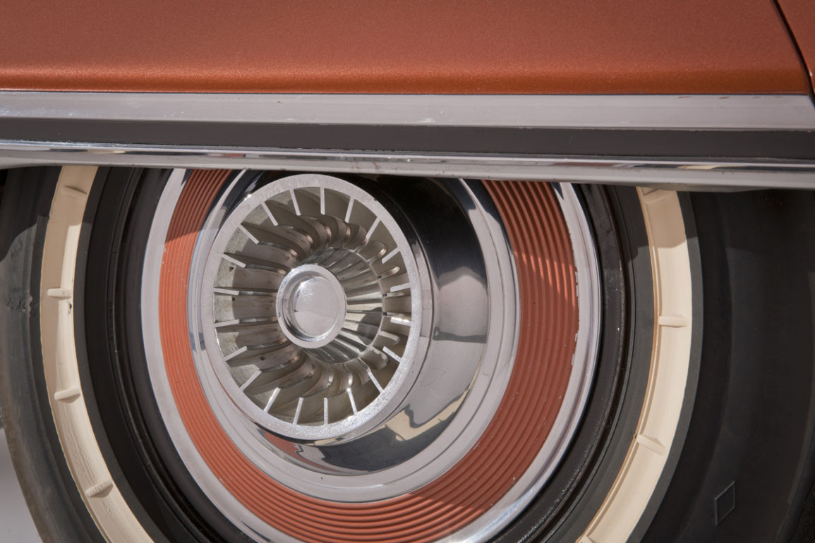 Også felgene hadde turbinmotiv, noe som var med på å gi Chryslers bil identitet som «The turbine car». 