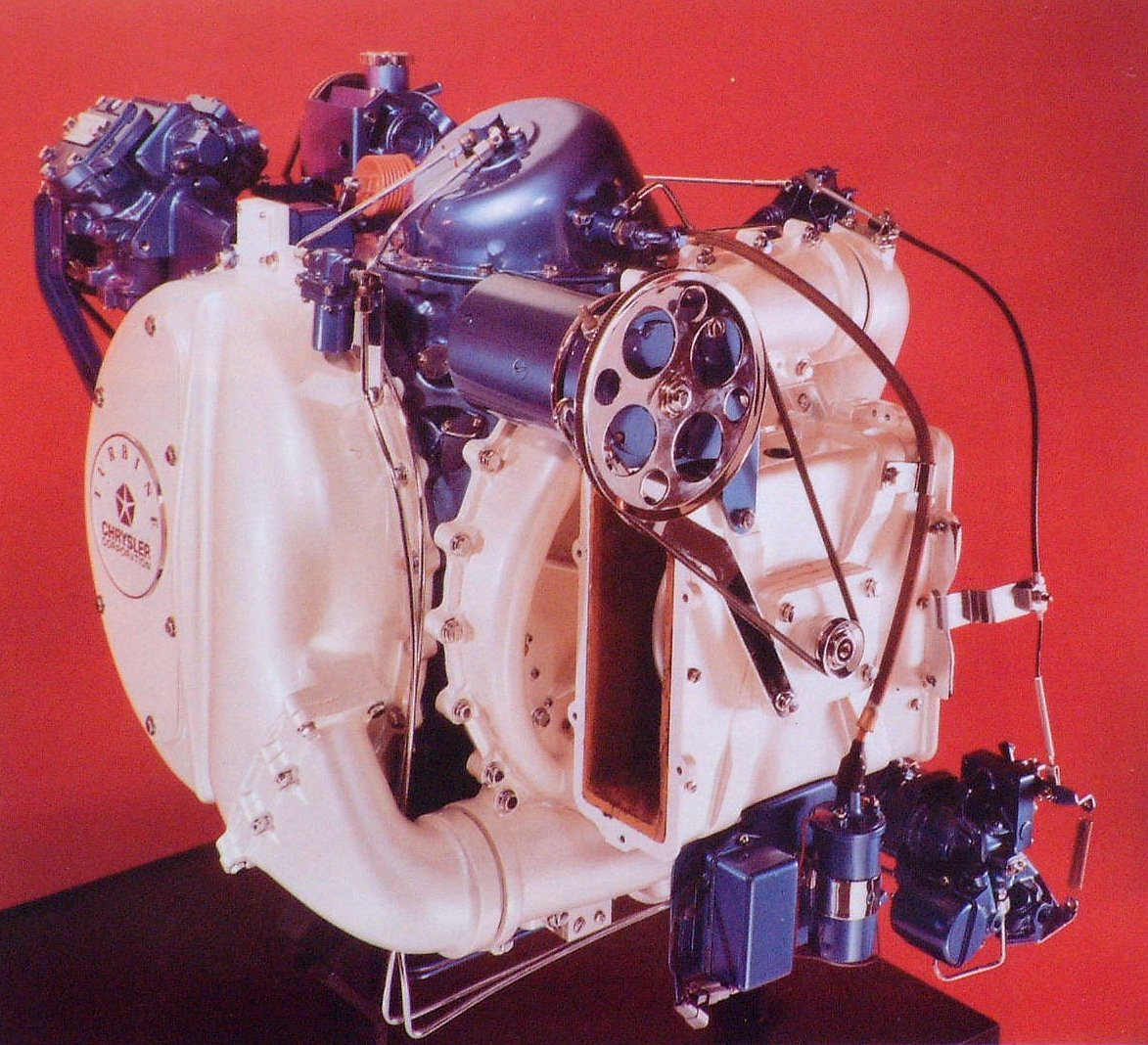 Slik så den ut, gassturbinmotoren som ble plassert under panseret på Chrysler turbinbil. 