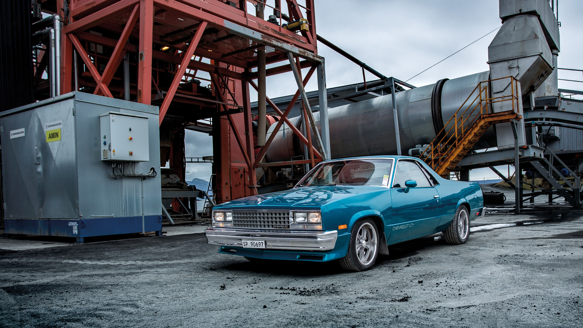 Gammel bil og moderne V8, finnes det en bedre miks?