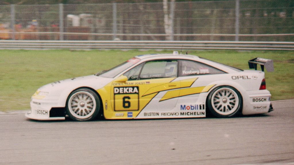 Steintøff Calibra under et av mange DTM-løp.