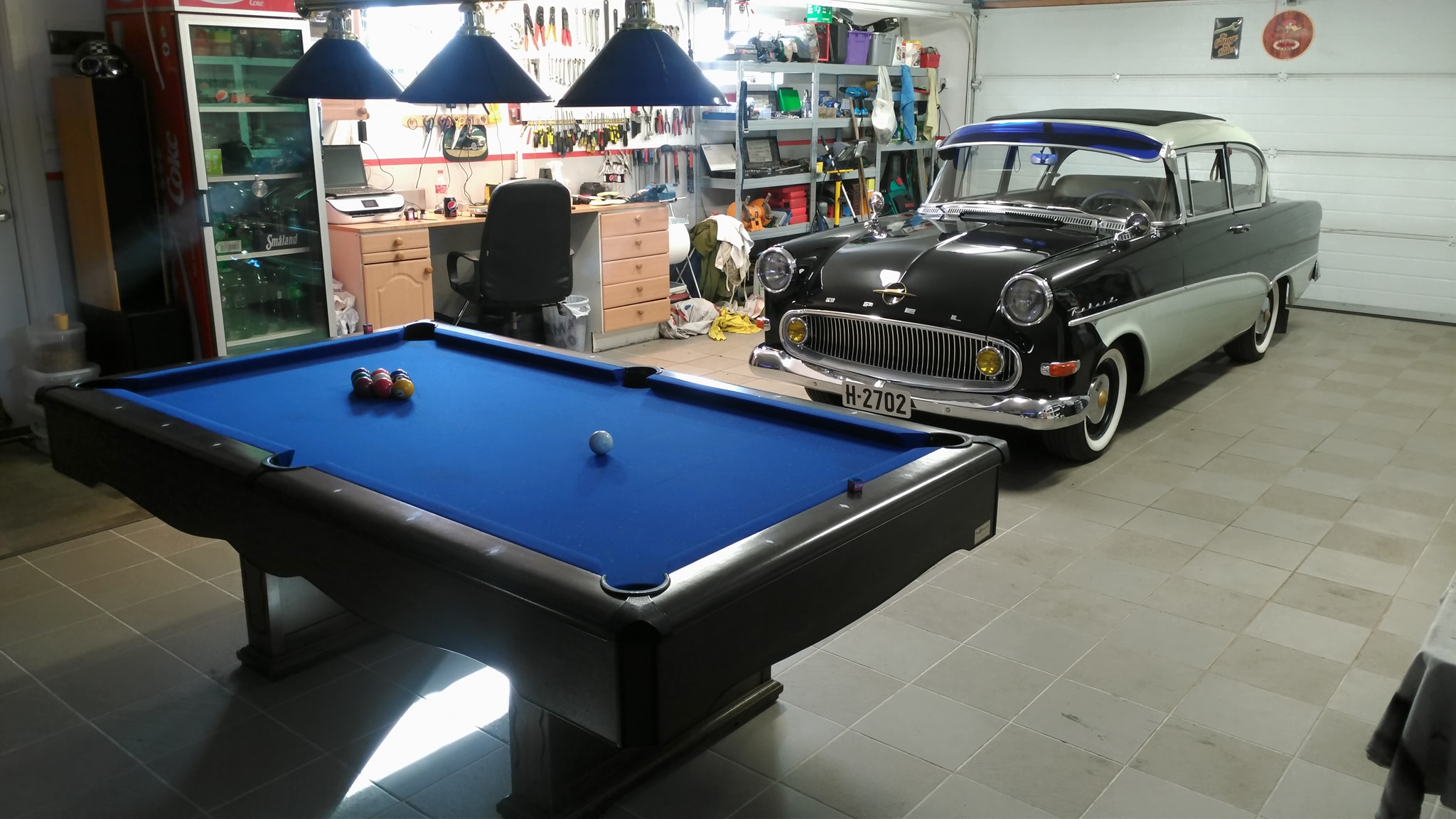 Et flott skue under et slag billiard.