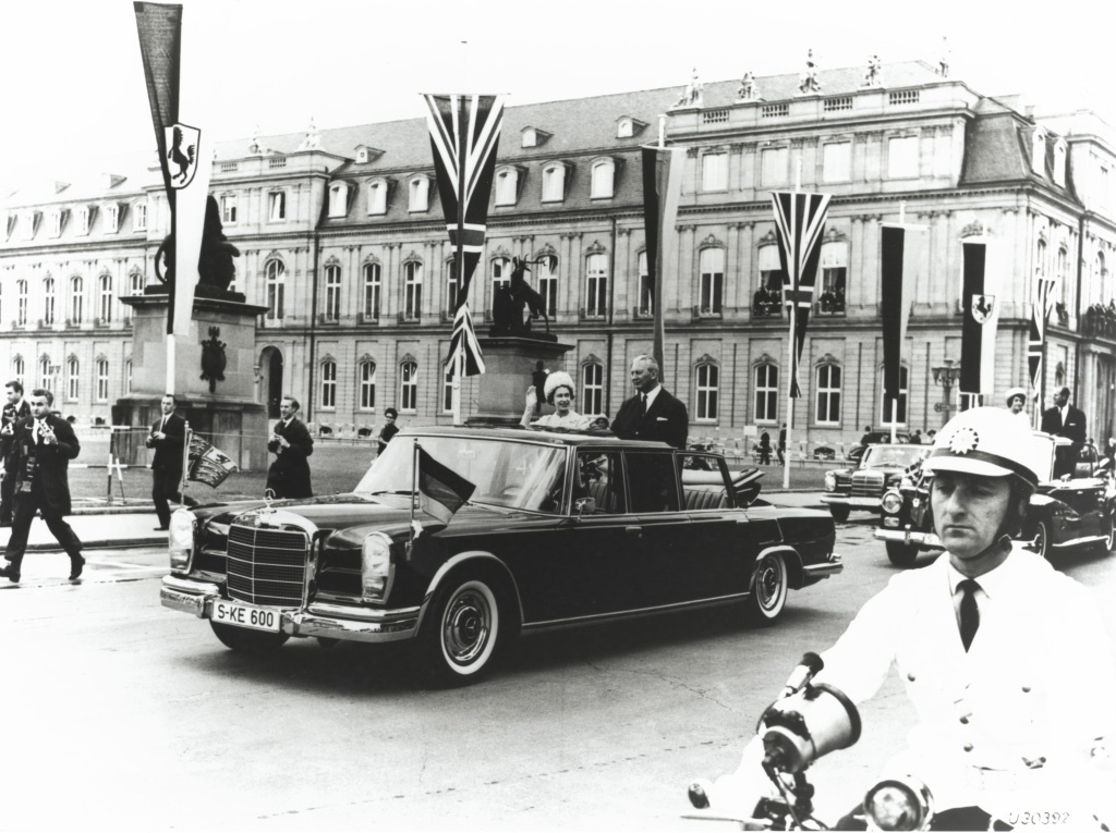 Dronning Elisabeth II på statsbesøk i Stuttgart i 1966.