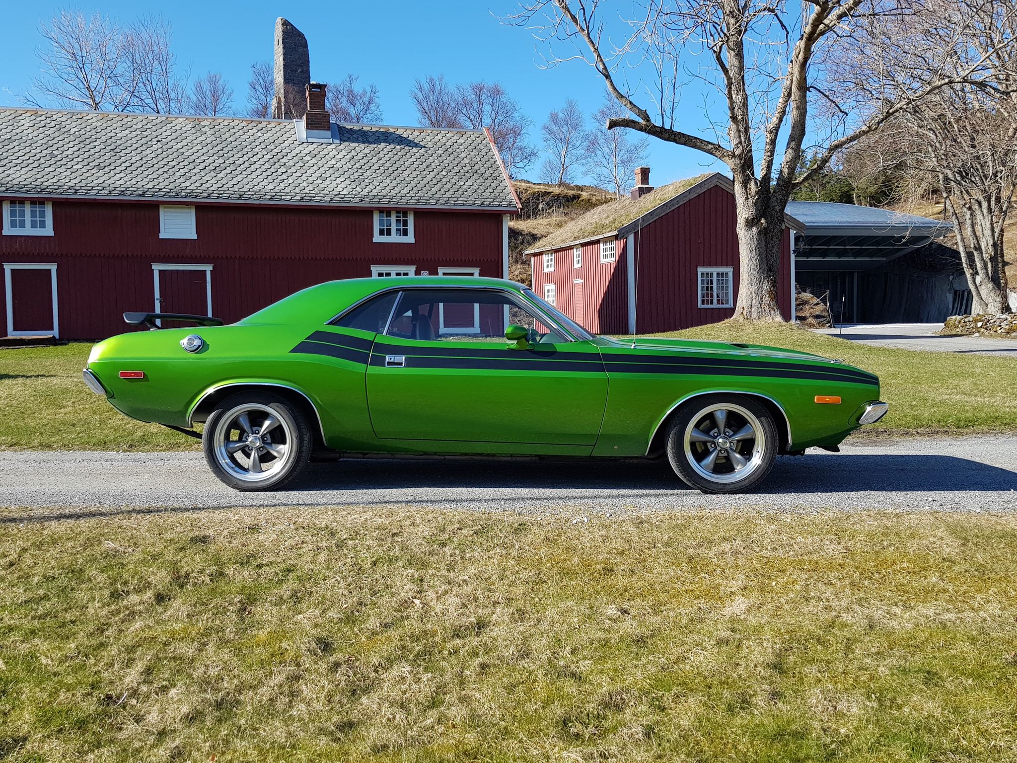 Challengeren gjør seg godt i sideprofil!