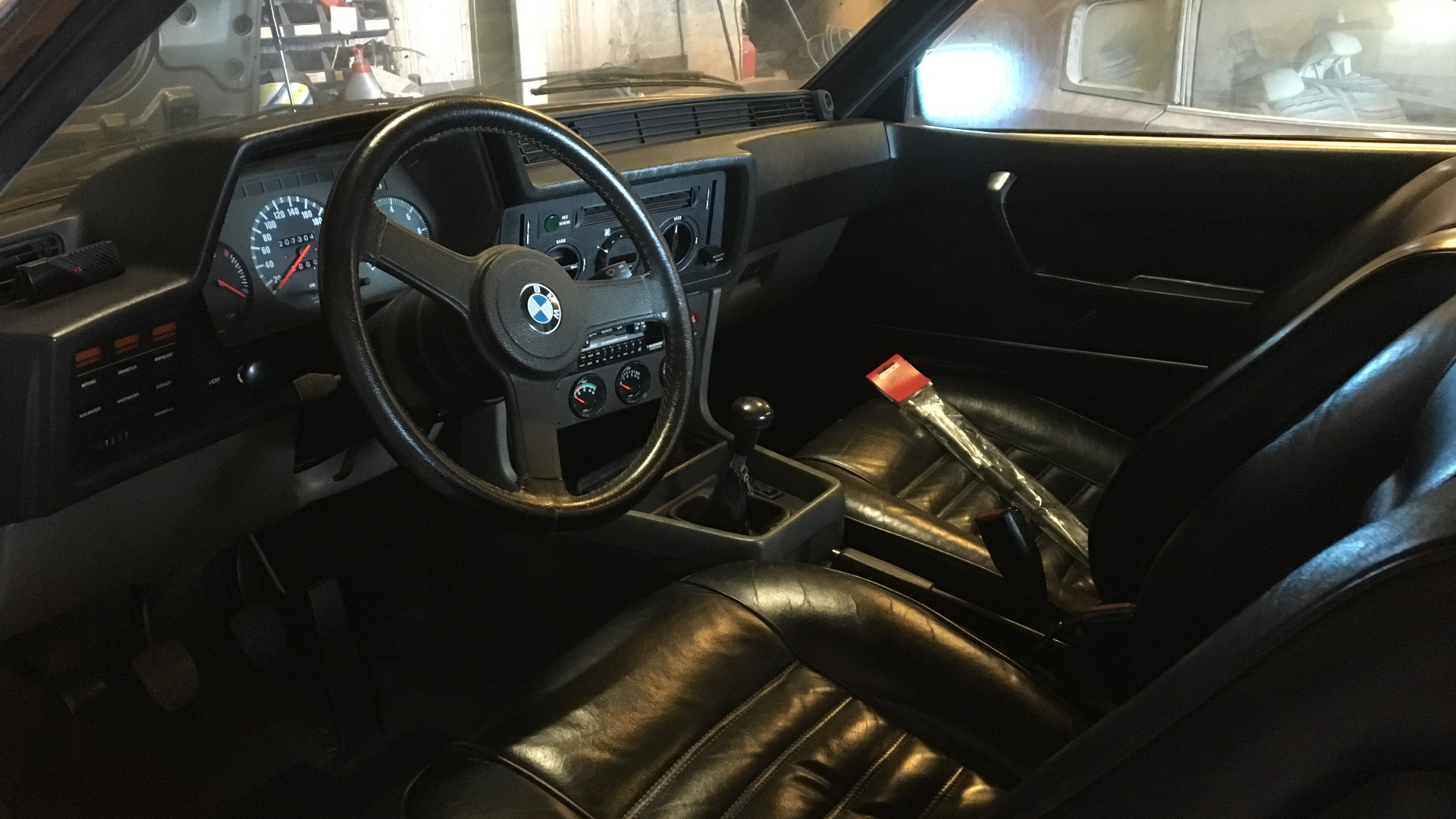 Herlig svart interiør.