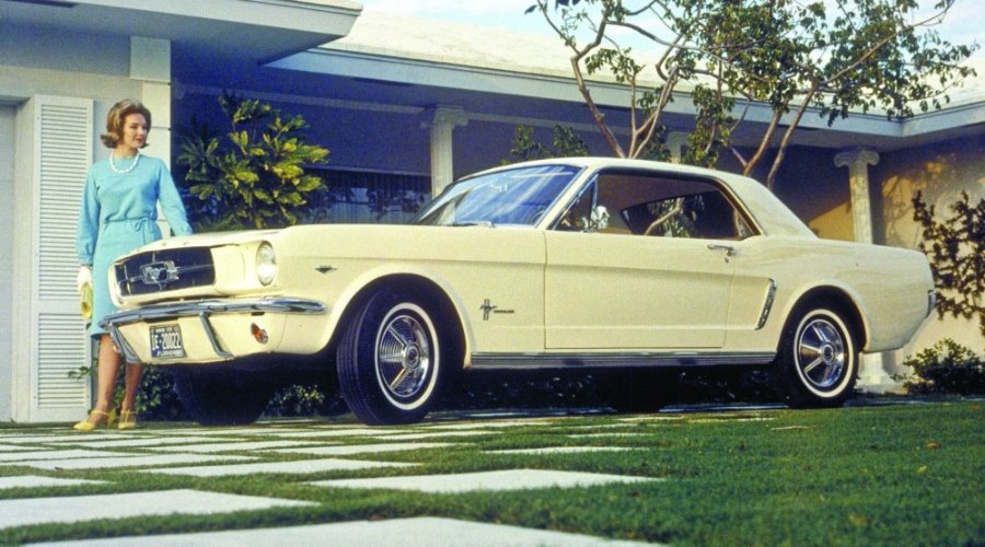 Ikonisk bilmodell som definerte et helt nytt bilsegment for verden og seg selv – pony cars. Mustang, modellnavnet på den bilen de fleste i verden kjenner til.