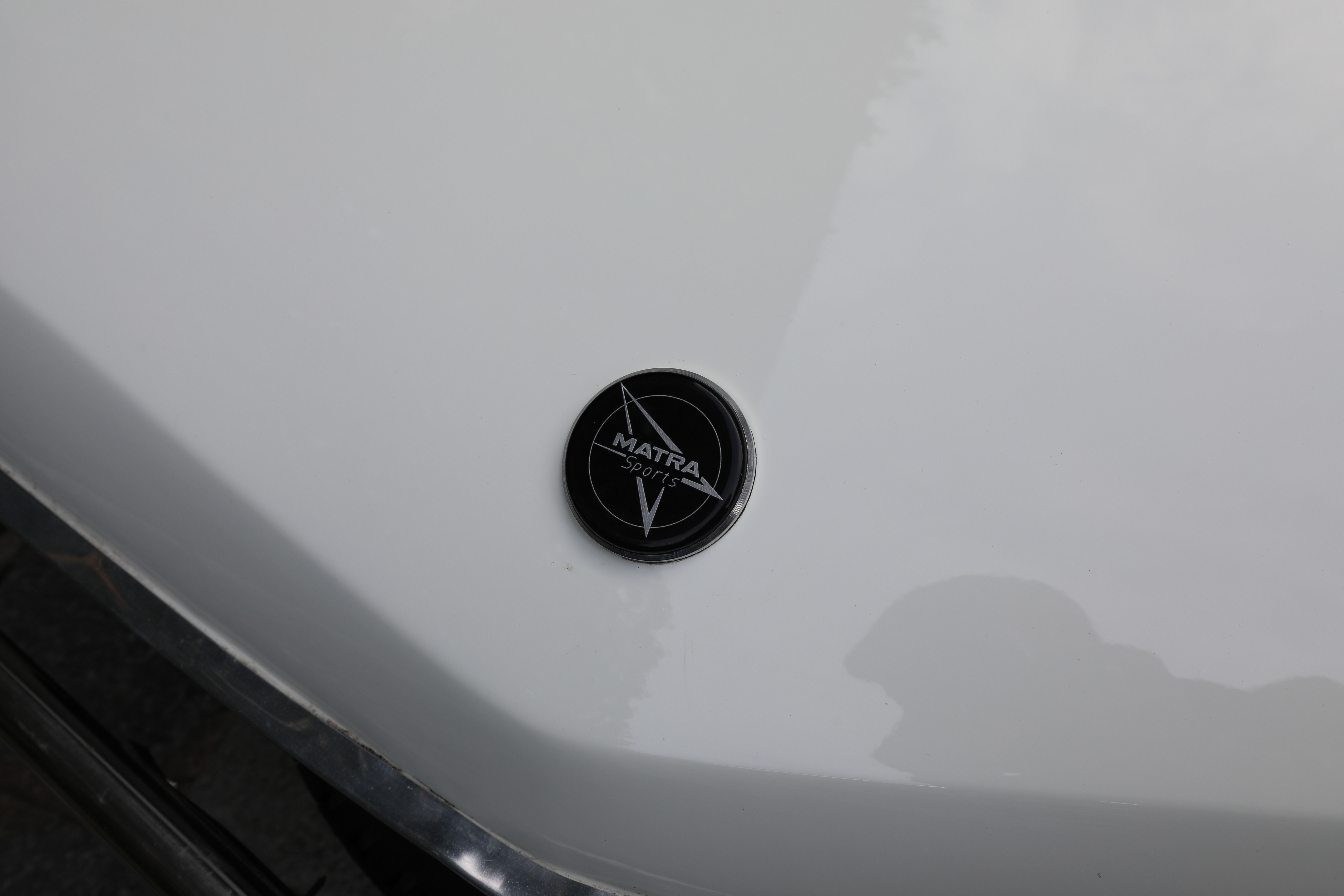 På Matra sin versjon var naturlig nok Chrysler-merkene borte, og erstattet med Matra-logoer.