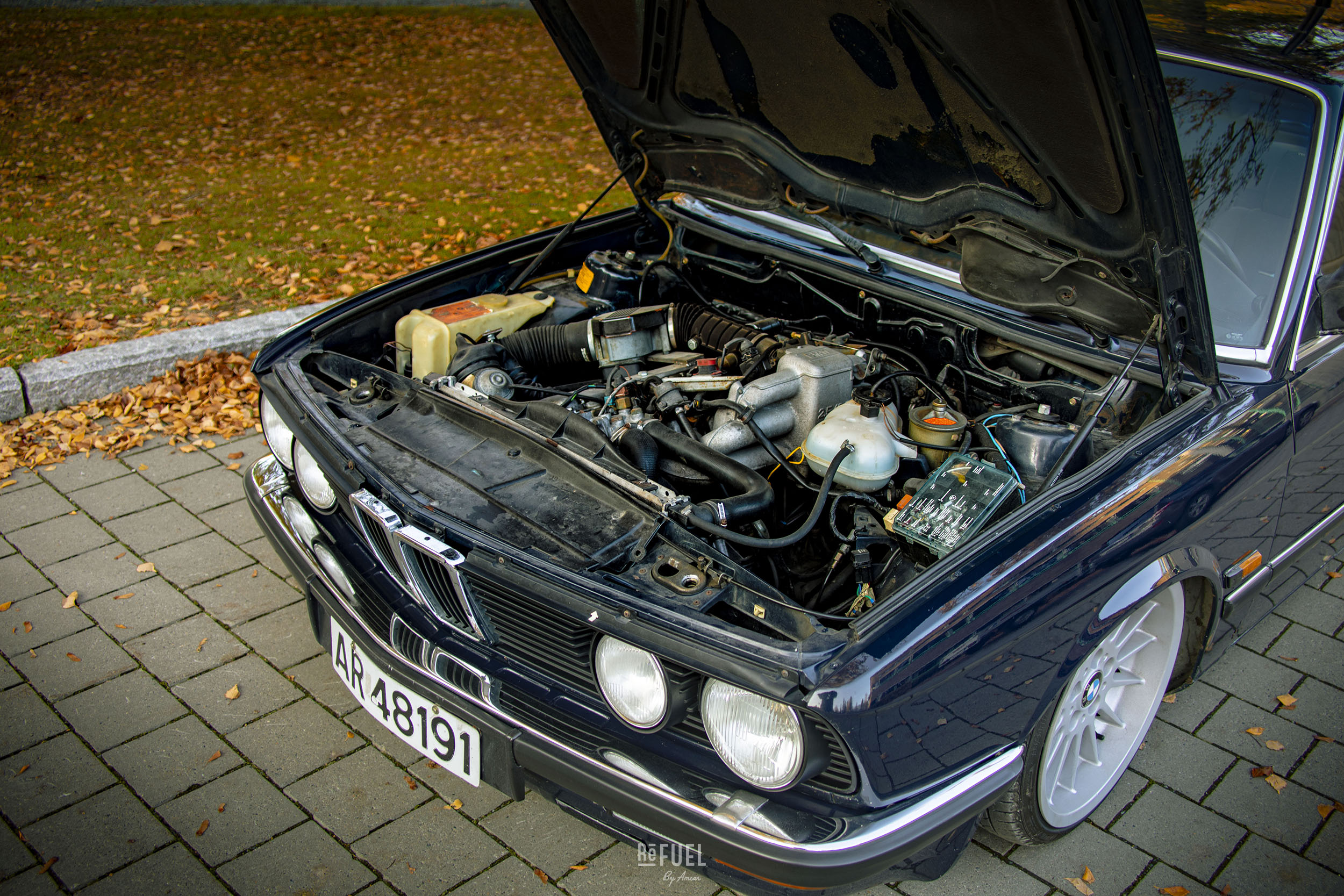 Under panseret sitter en M30 med en herlig miks av komponenter.