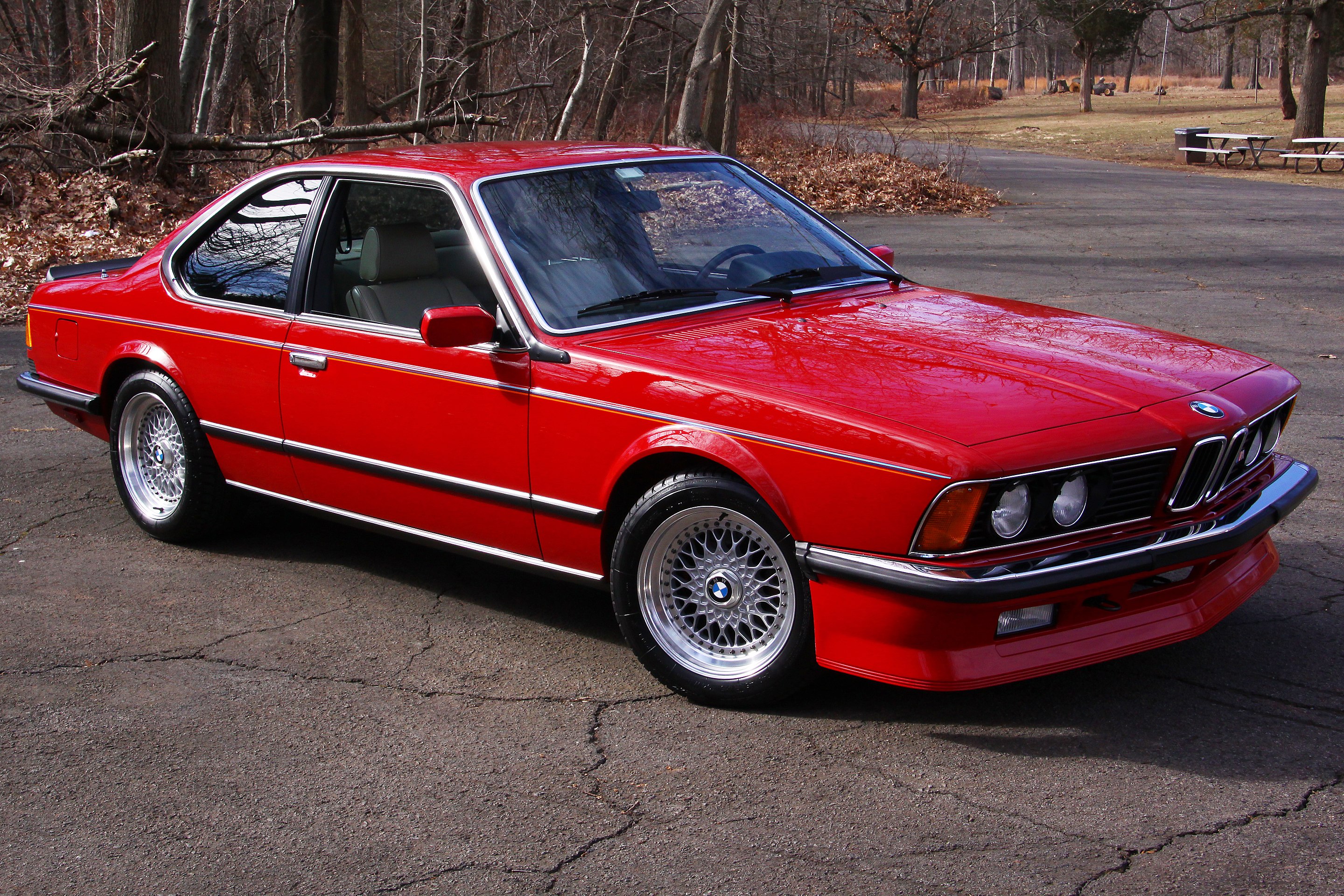 BMW bestilte BBS-felger både som ekstrautstyrt og standard. Her en 1985 BMW M635CSi med originale RS007. Bilde: Wiki Commons