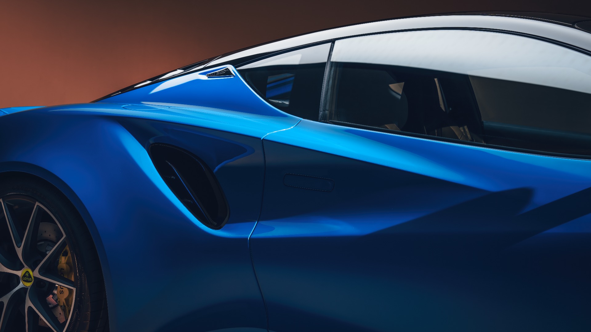 Vulgært luftinntak og brede hofter