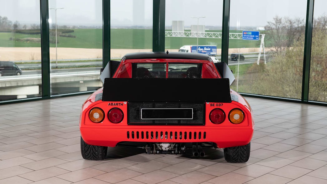 Da bilen tok plass i rallyløypene var Abarth tonet ned til fordel for Lancia