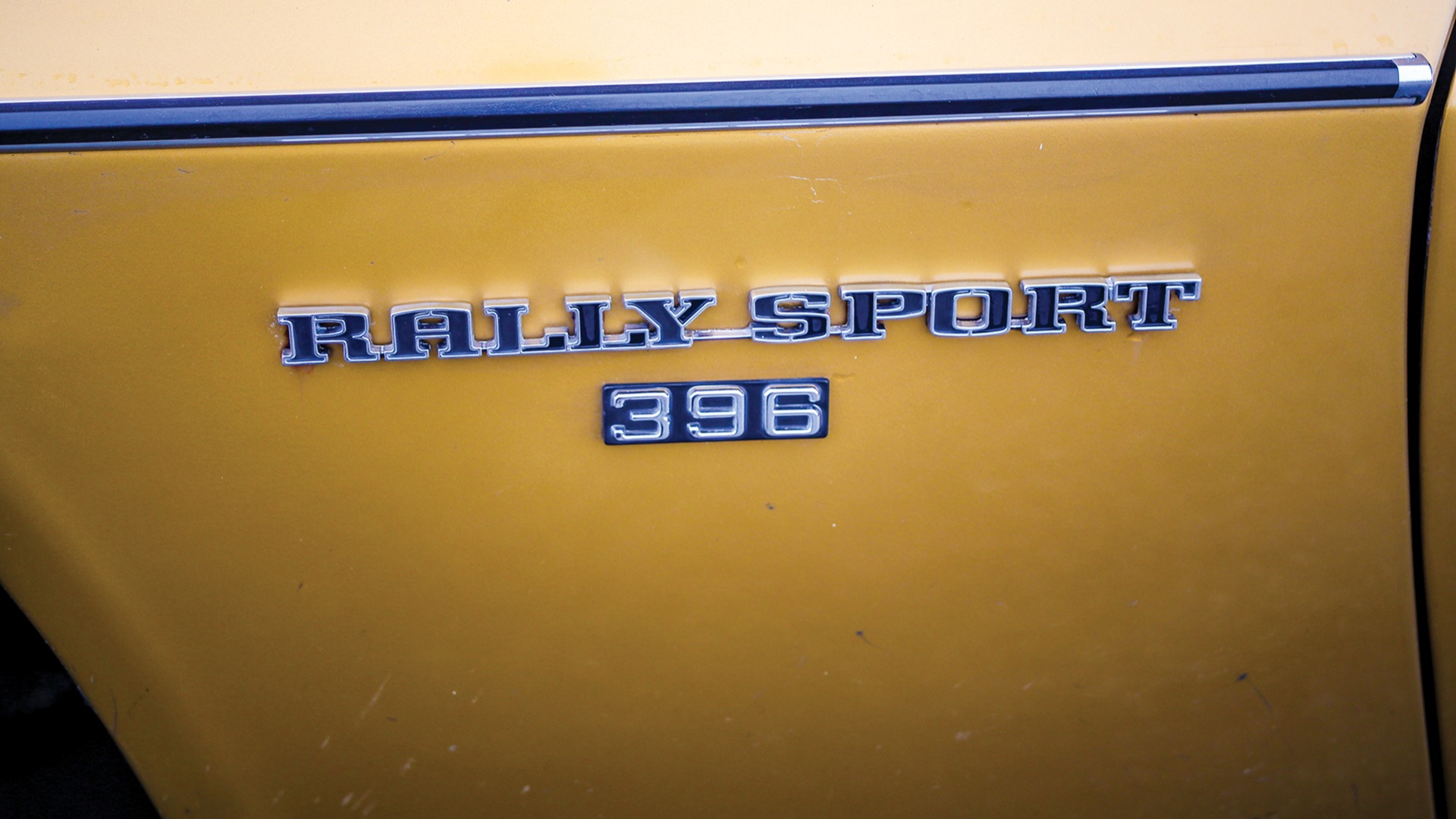 Rally Sport-emblemet er på plass.