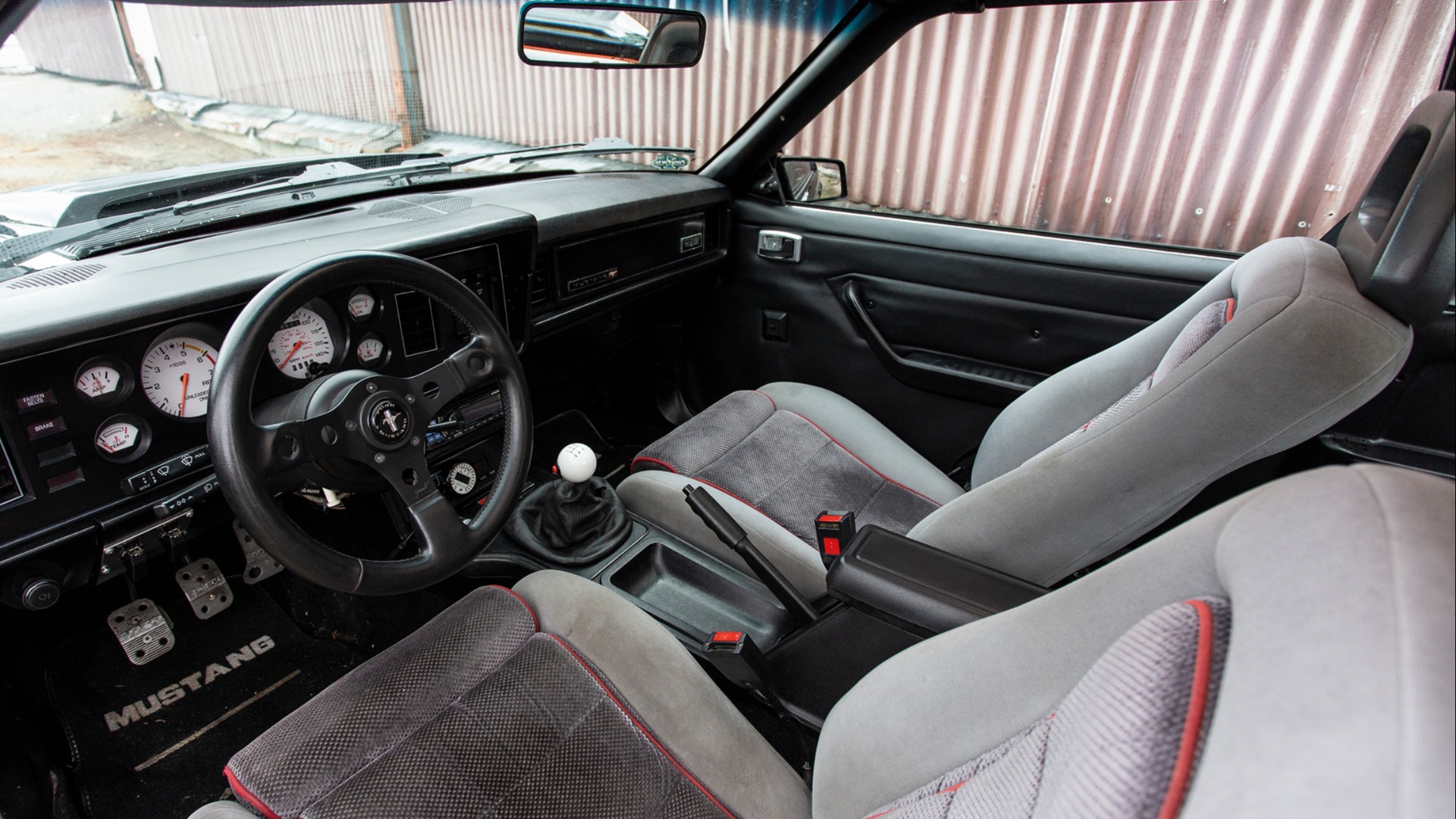 Fete instrumenter gir rette utseendet.