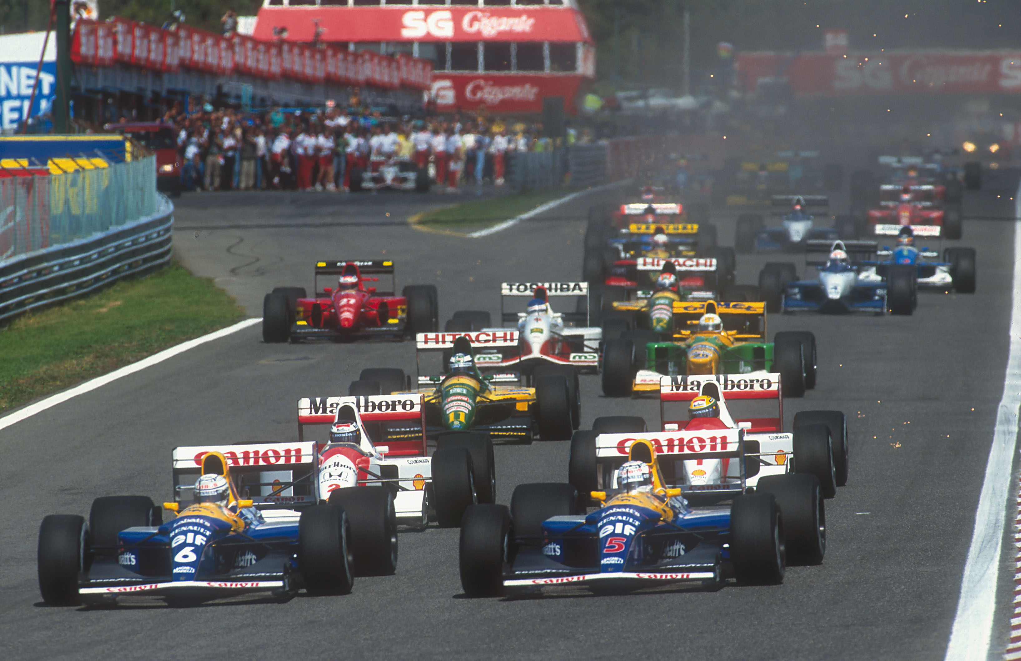 I 1992 dominerte Williams totalt, og her tar som vanlig teamets to førere Riccardo Patrese og Nigel Mansell føringen.