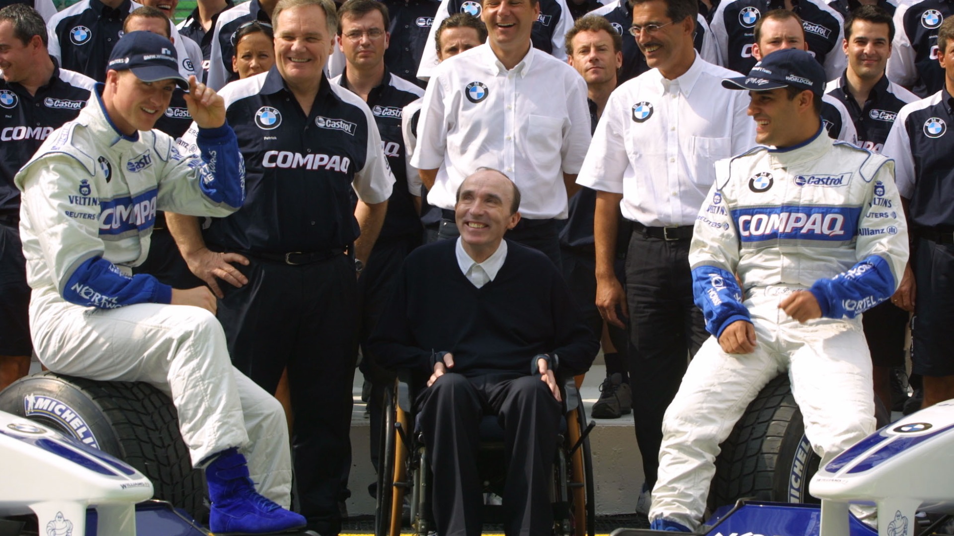 På tidlig 2000-tall var Williams fortsatt et formidabelt team med BMW-motorer og Ralf Schumacher og Juan Pablo Montoya som førere. Frank ser fornøyd ut.