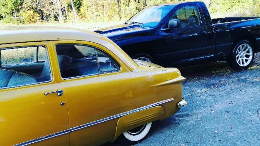 I bakgrunnen ser du Gørans SRT10 pickup