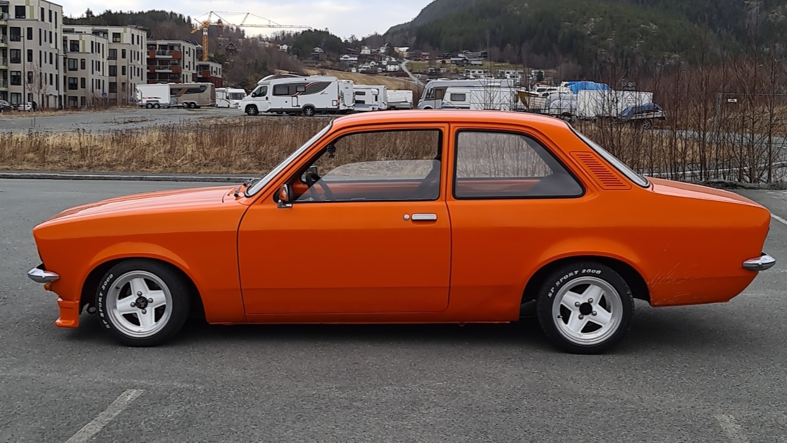 Herlige linjer. Runar liker spesielt linjen fra bakvinduet og ned.