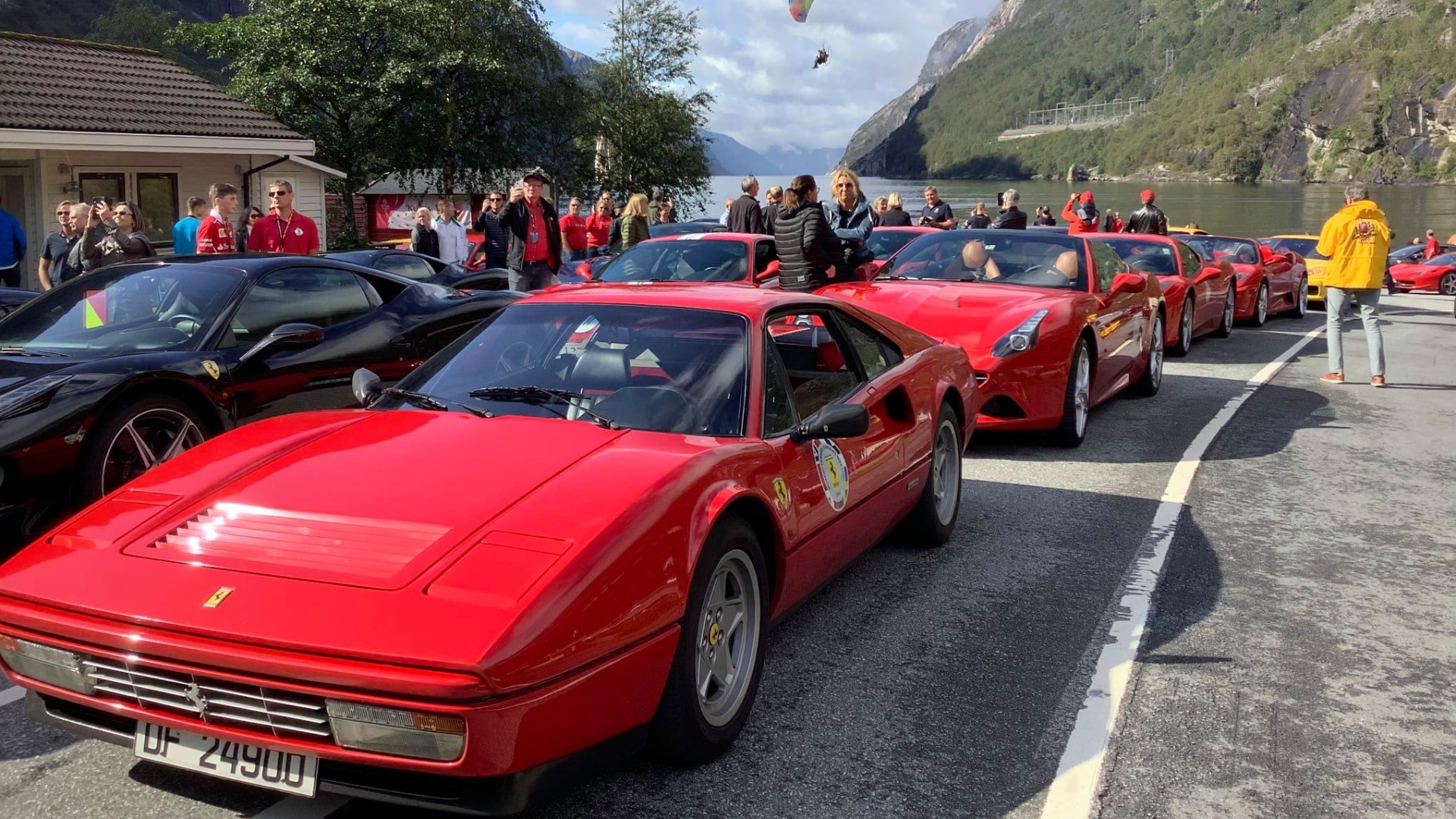 Runes Ferrari i front på en av mange vestlandsturer.