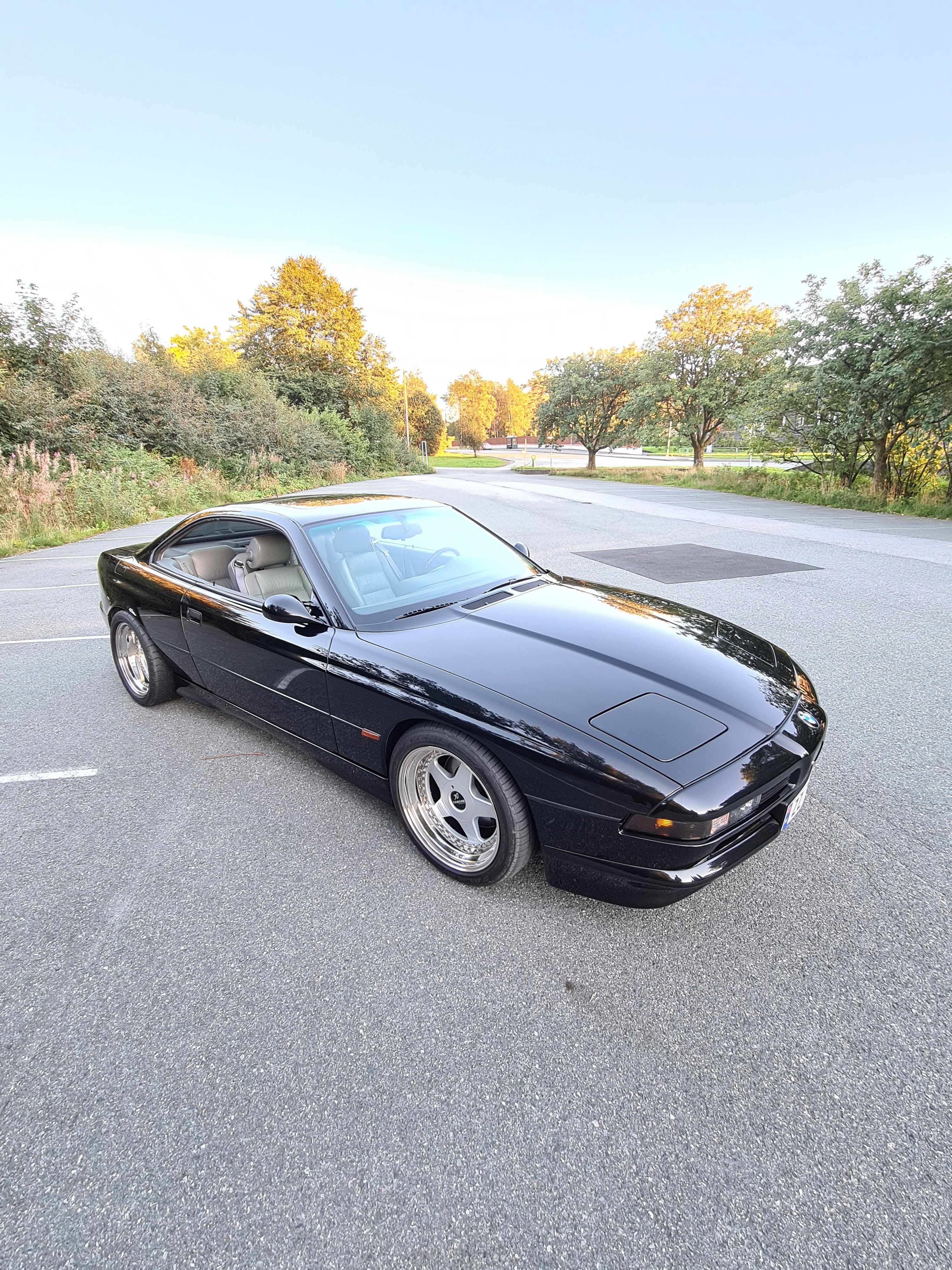 Ingen B-stolpe gjør uttrykket komplett.