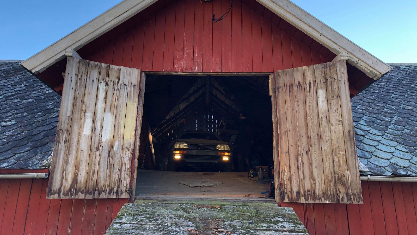 Kjært barn har mange navn. Her står «Yankee CXen», eller «Låvebilen» som den også ble kalt»