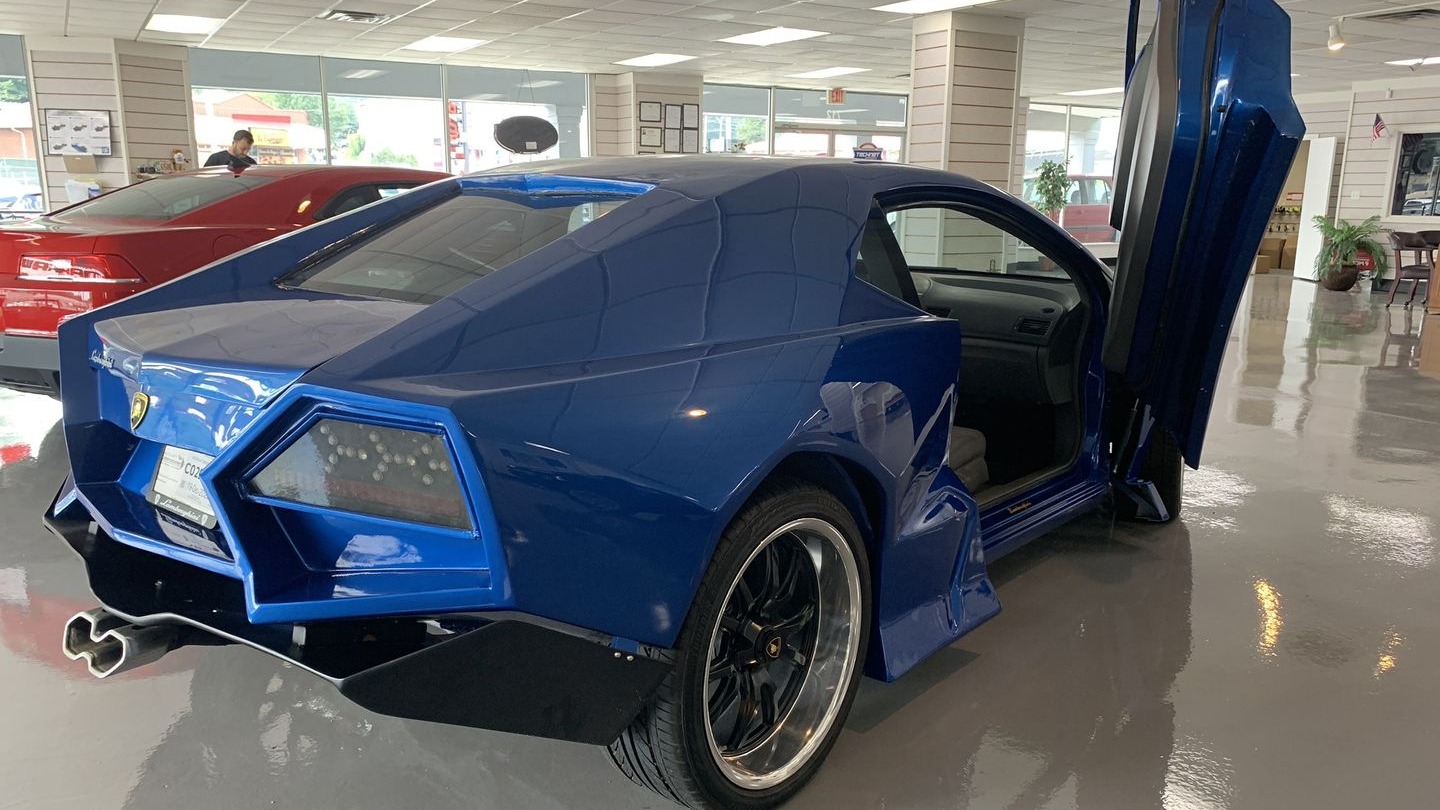 Her er det nok av spisse og kantede detaljer å feste øynene på.