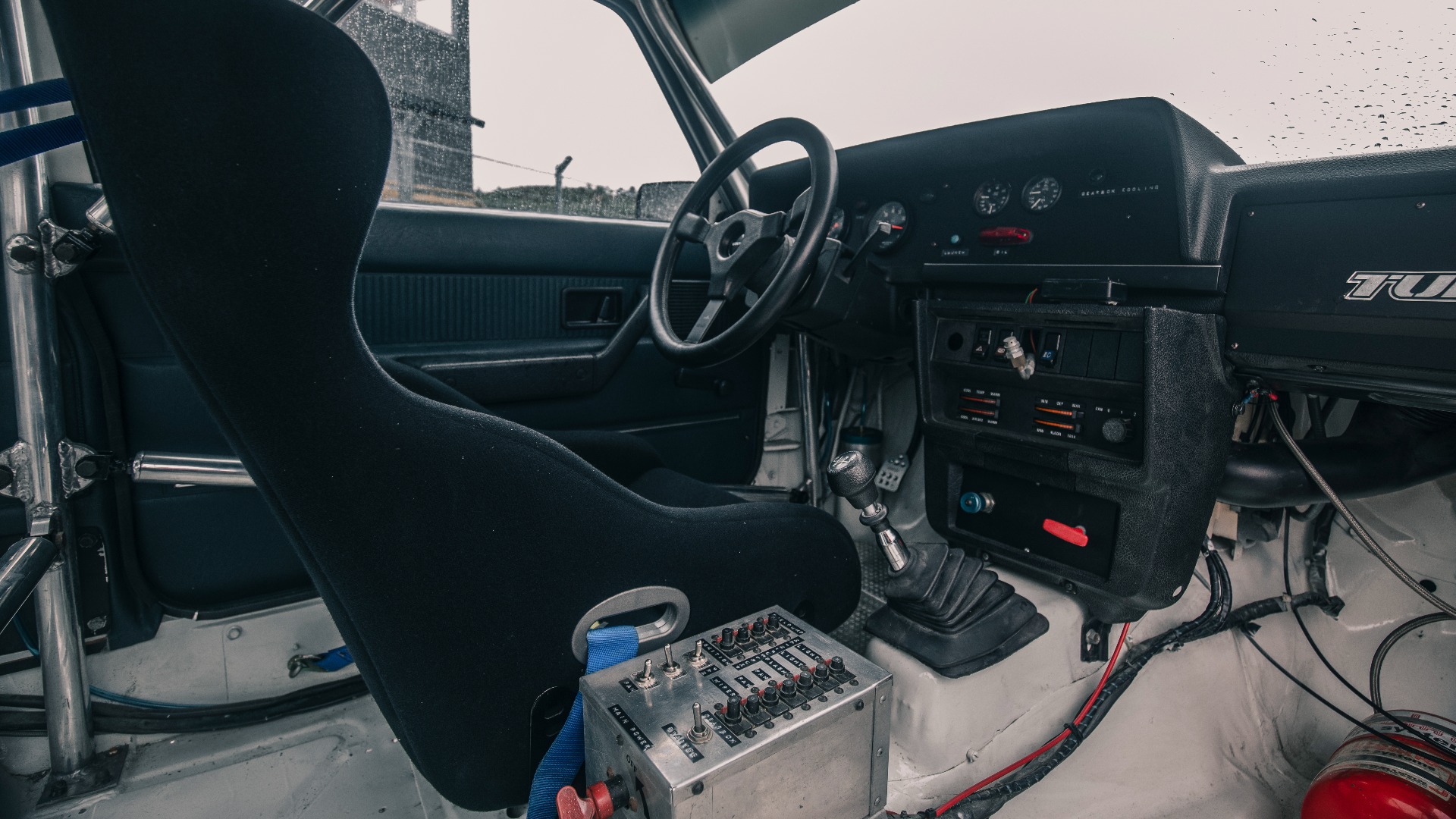 Bilen er blitt utstyrt med nye seler og stol, ellers er den slik den var