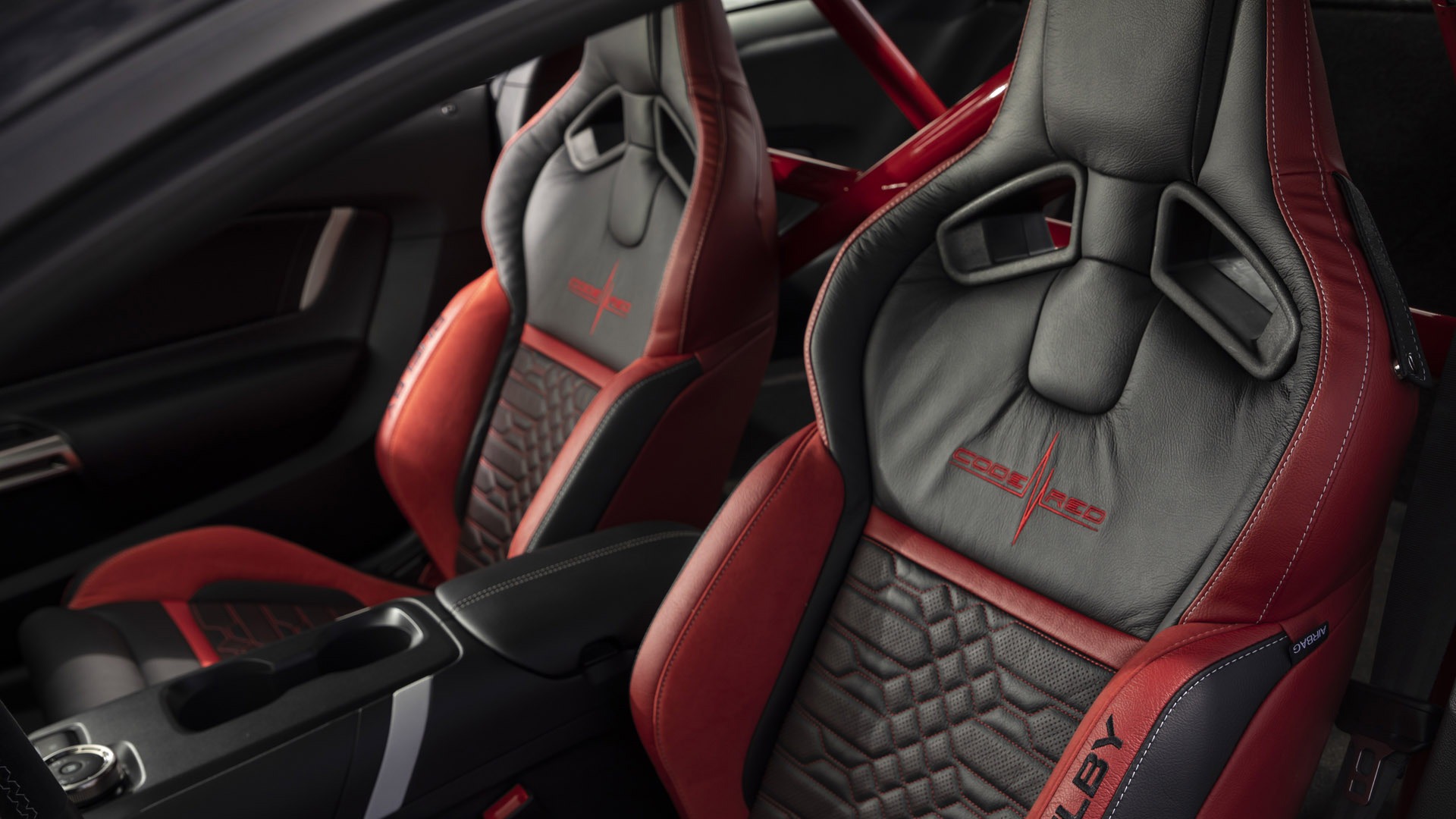 Spesielle Code Red seter er på plass.