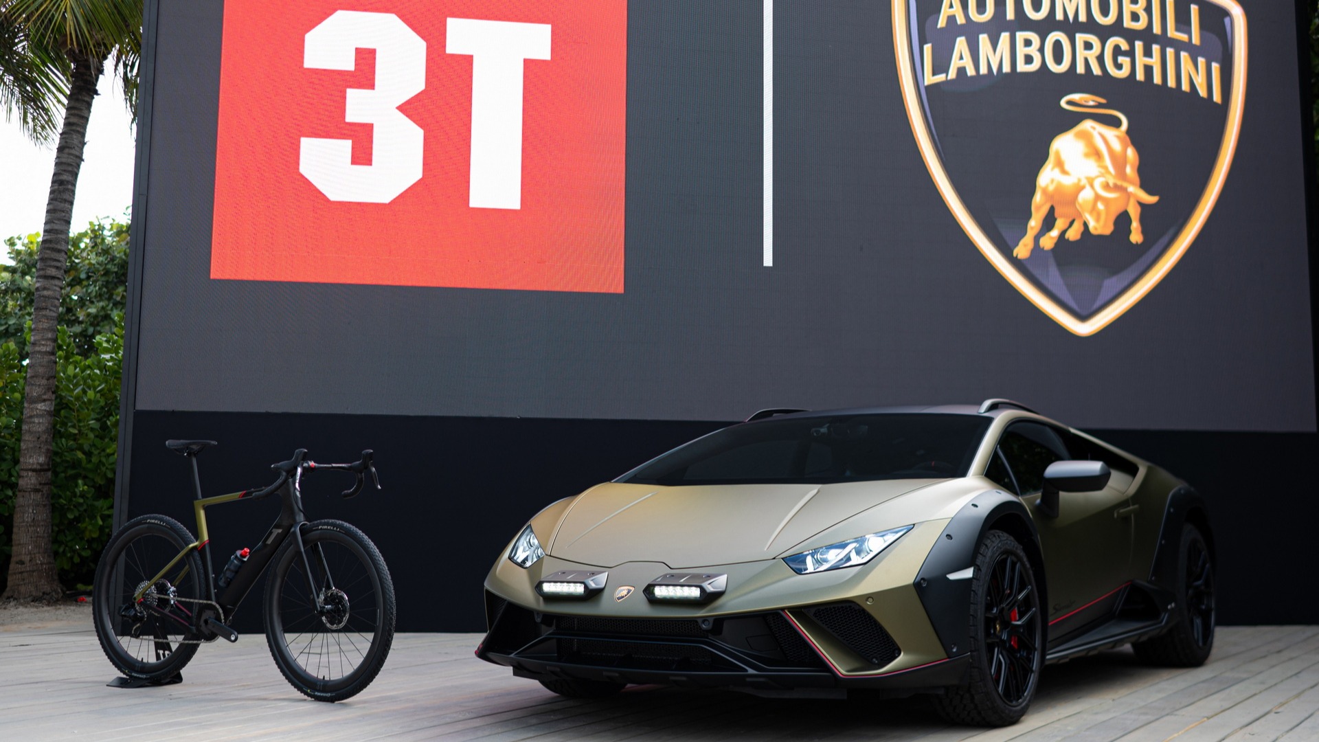 Terrengsykkel i carbon hører også med, tydeligvis!