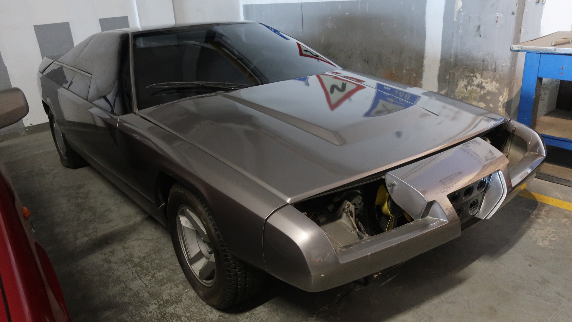 Alfa Romeo Delfino ble vist på Geneve i 1983, med Alfa V6 2,5-liters motor. Den nydelige bilen mangler dessverre enkelte deler i fronten.