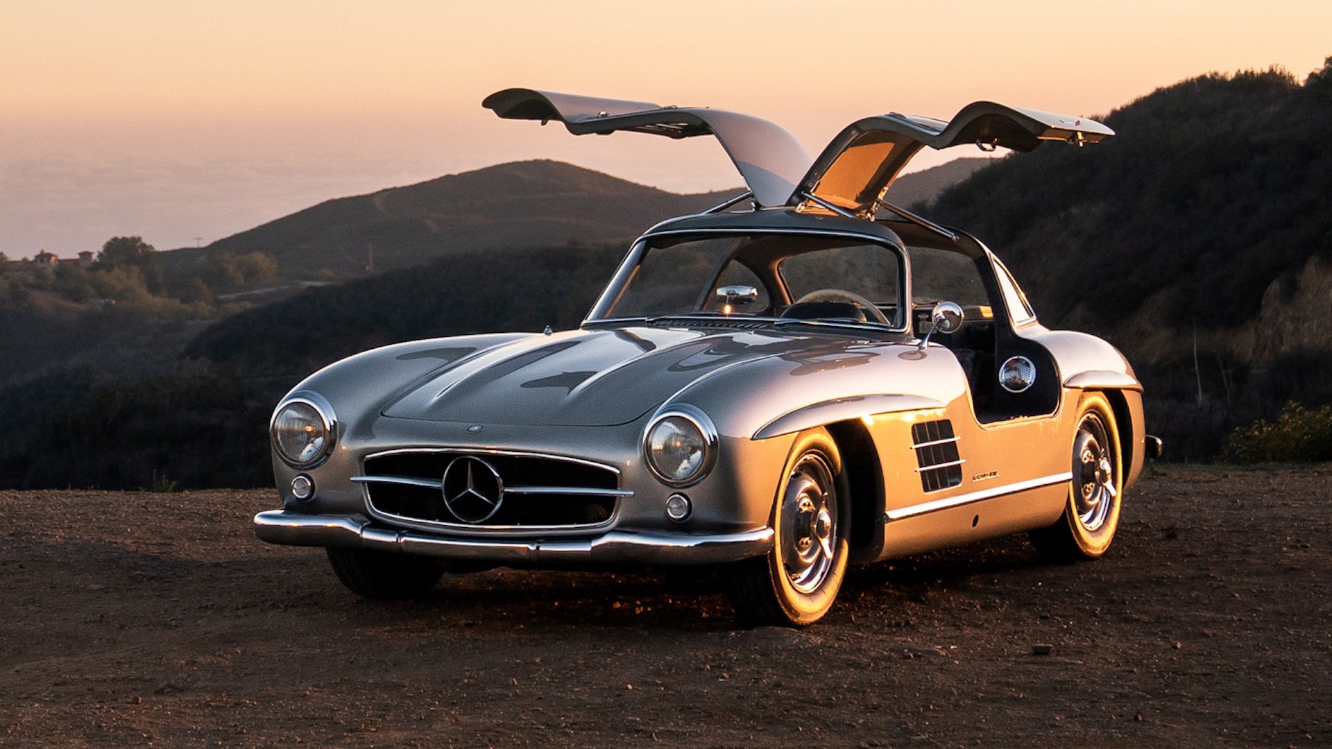 Måkevingedører har kanskje aldri vært så lekkert som på akkurat 300SL.