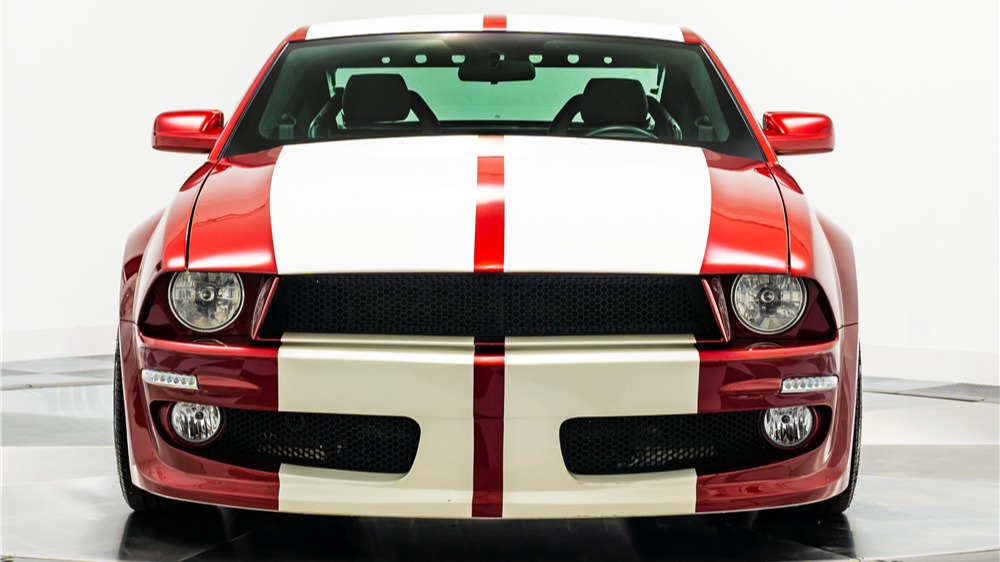 Bilen er visuelt sett kanskje mest vellykket sett rett forfra.