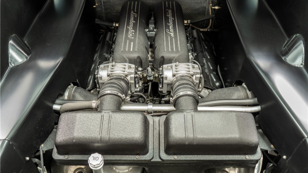 Mye tid gikk med på å få Audi-motoren på plass i Mustangen.