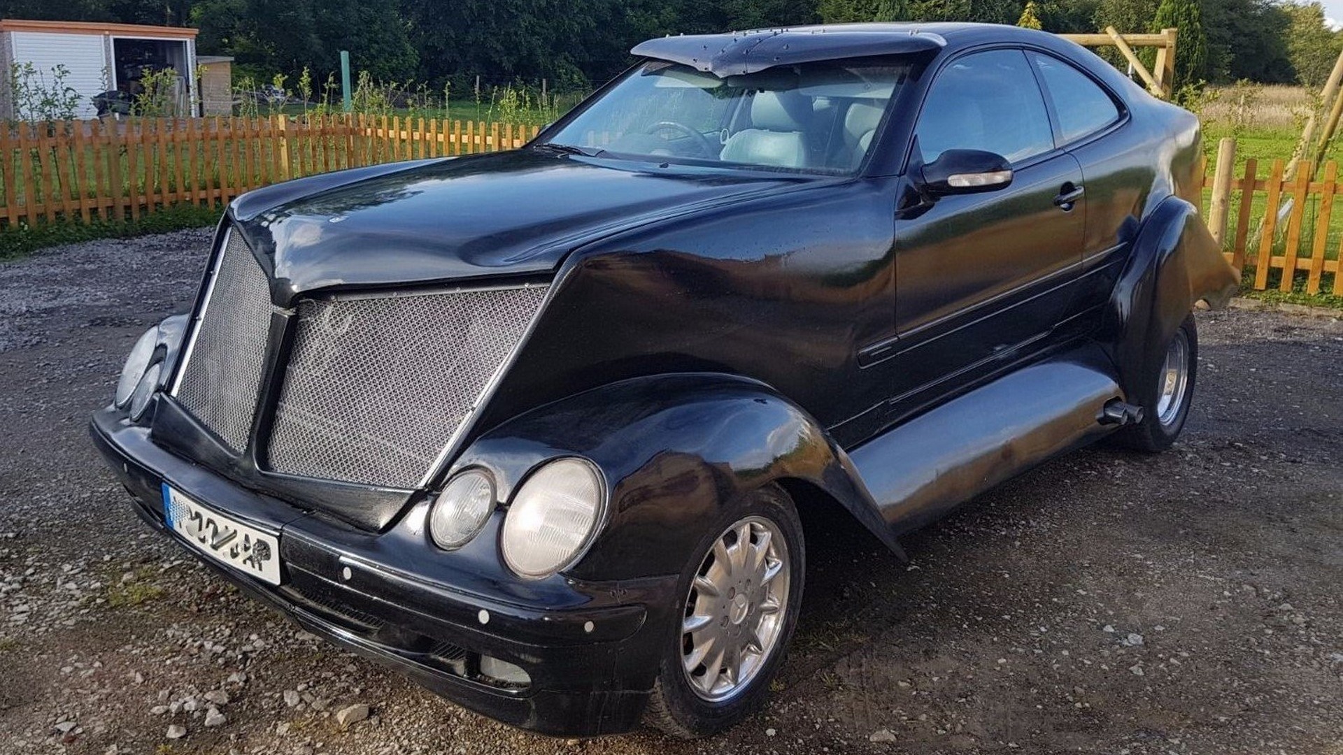 Ønsker du at din Mercedes skal ha større grill enn BMW og Lexus, så er dette bilen for deg.