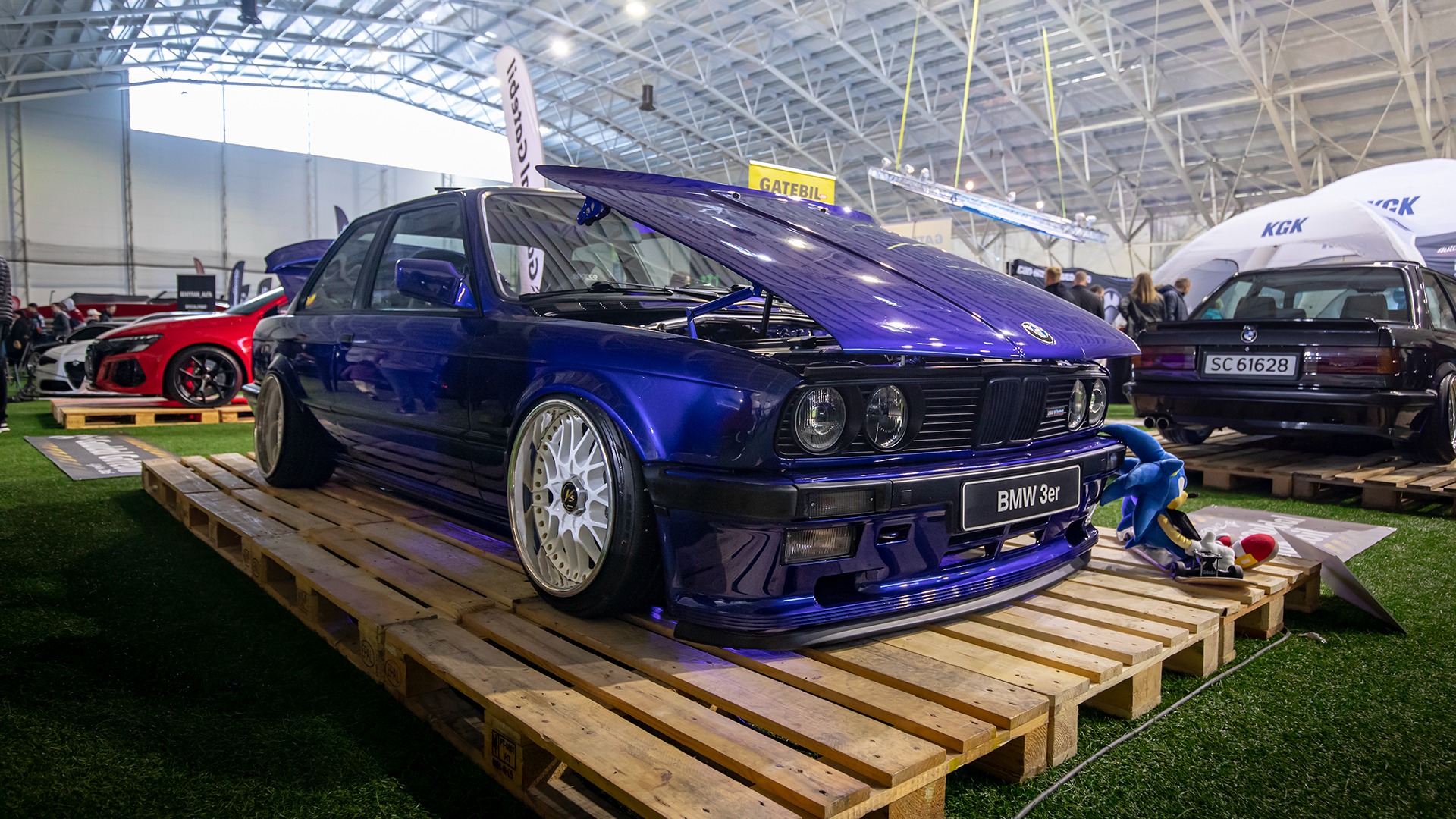 Jonas Fløttum fra Gauldal Gatebil viste frem sin sykt gjennomførte E30 fra 1984.